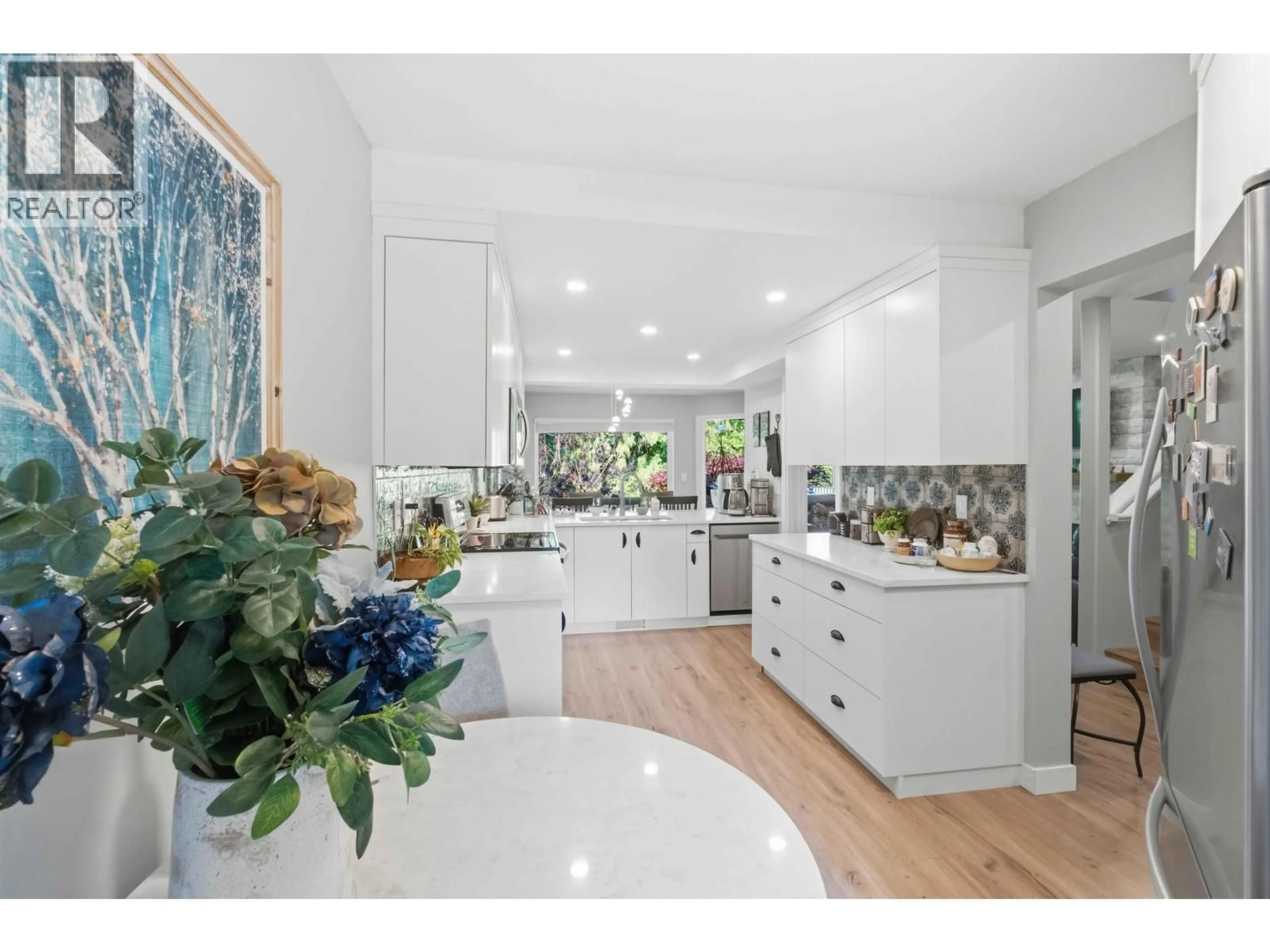 Open concept kitchen, ceramic/tile floor for 23 - 11737 236 STREET, Maple Ridge British Columbia V4R2E5