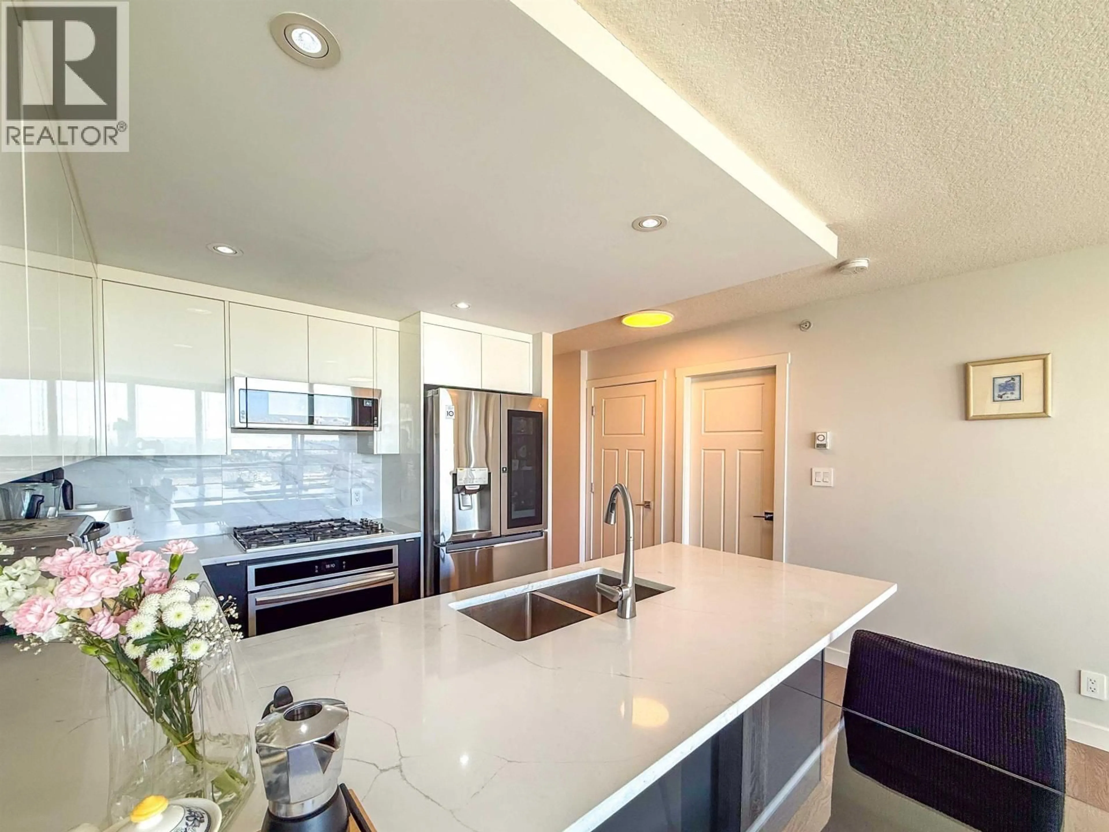 Contemporary kitchen, ceramic/tile floor for 1106 - 2978 GLEN DRIVE, Coquitlam British Columbia V3B0C3
