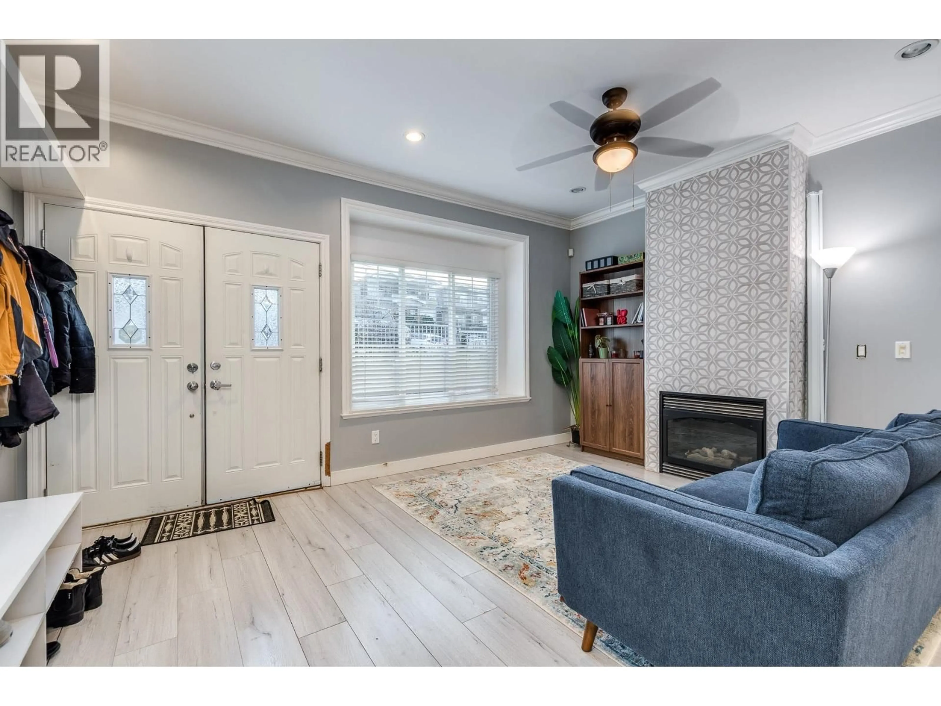 Indoor entryway for 5131 MANOR STREET, Burnaby British Columbia V5G1B4