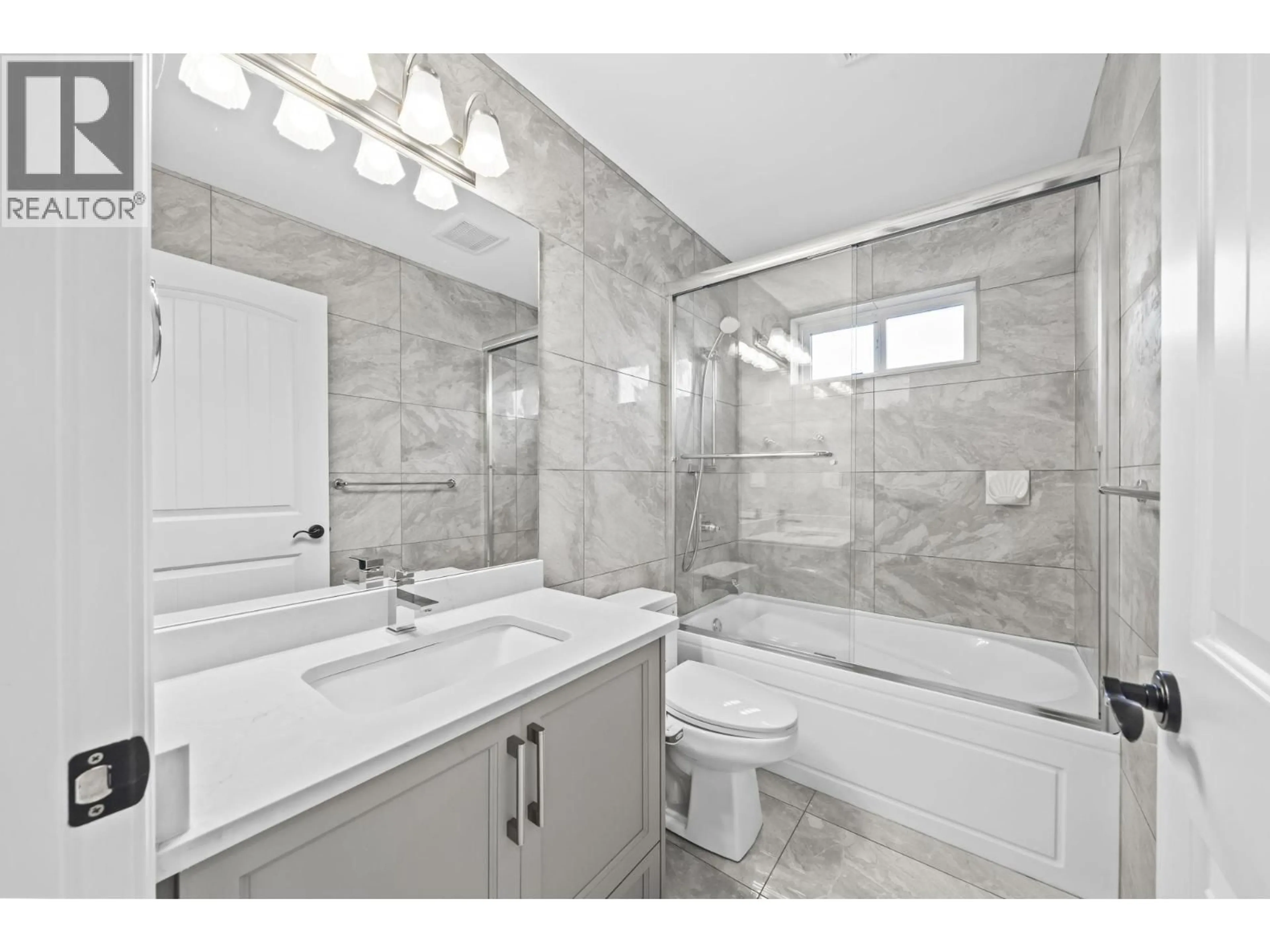 Standard bathroom, ceramic/tile floor for 1720 SUTHERLAND AVENUE, North Vancouver British Columbia V7L4B9