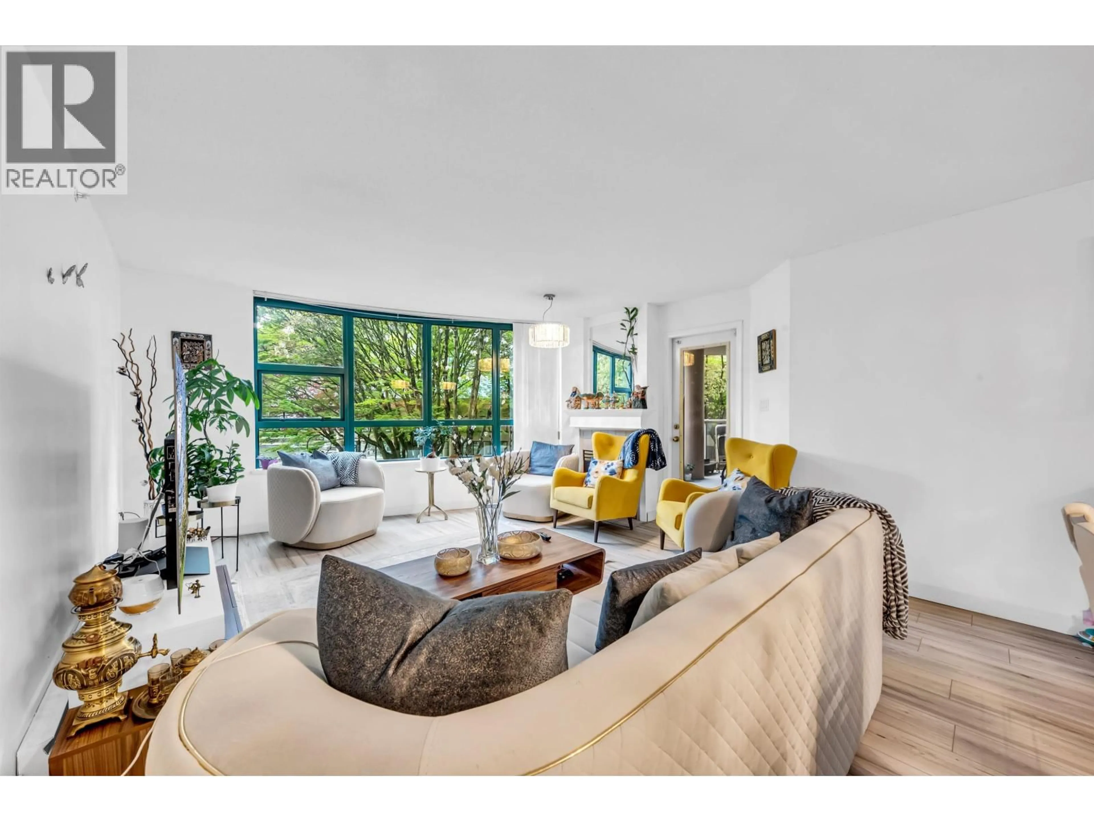 Living room with furniture, unknown for 208 - 1196 PIPELINE ROAD, Coquitlam British Columbia V3B7Z6