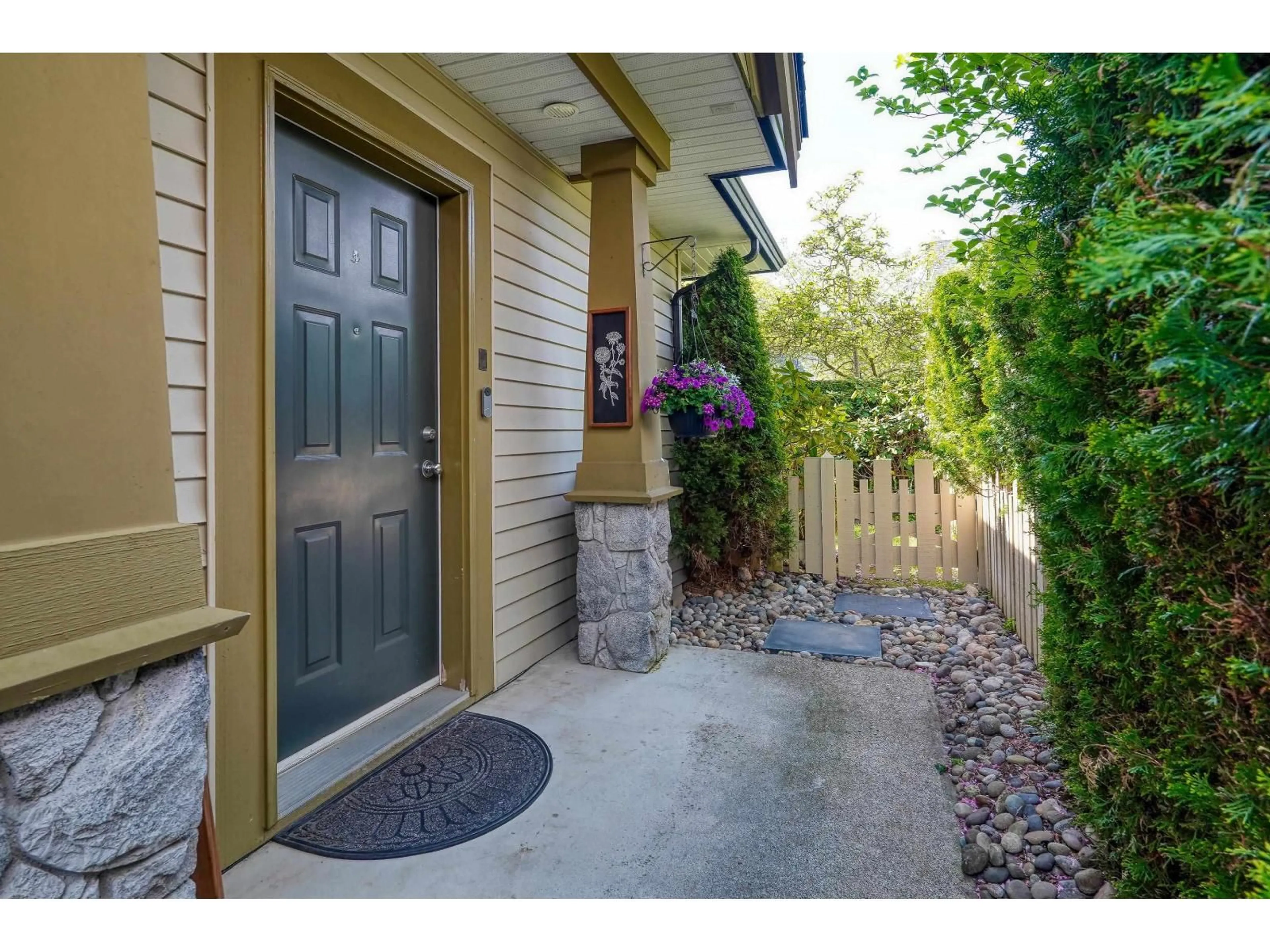 Indoor entryway for 45 - 18707 65 AVENUE, Surrey British Columbia V3S9H2