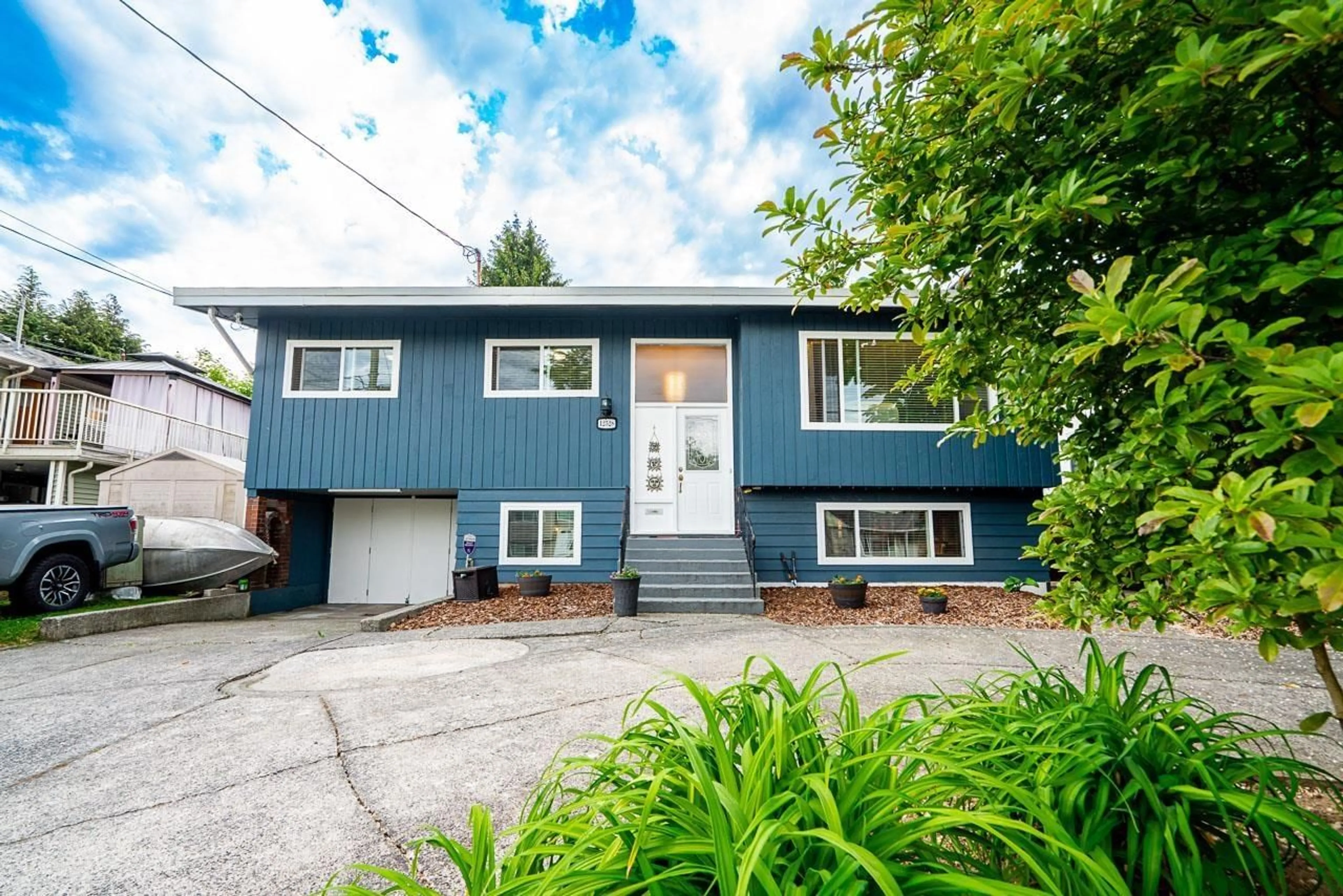 Unknown for 12528 PINEWOOD CRESCENT, Surrey British Columbia V3V2L5