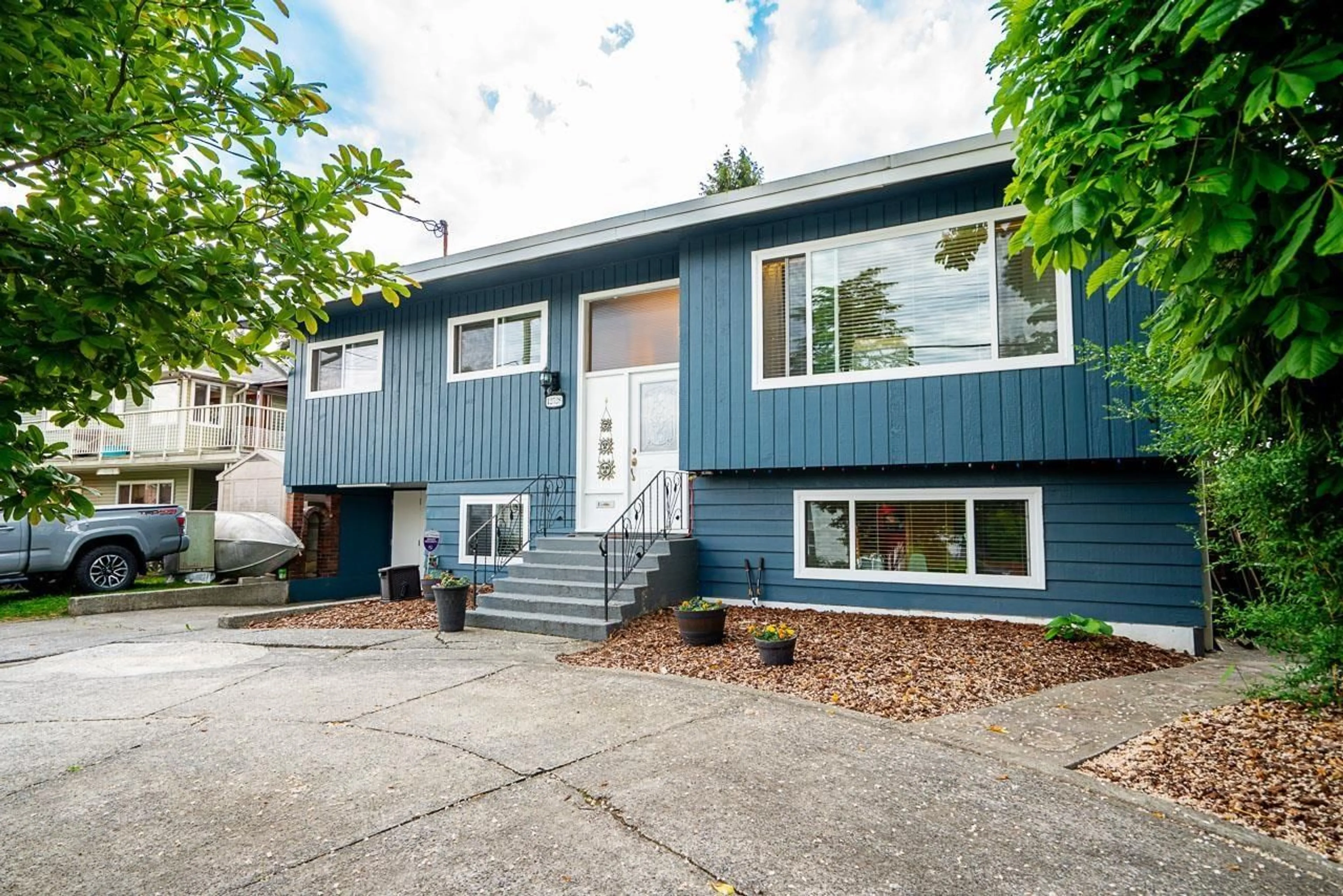 Unknown for 12528 PINEWOOD CRESCENT, Surrey British Columbia V3V2L5
