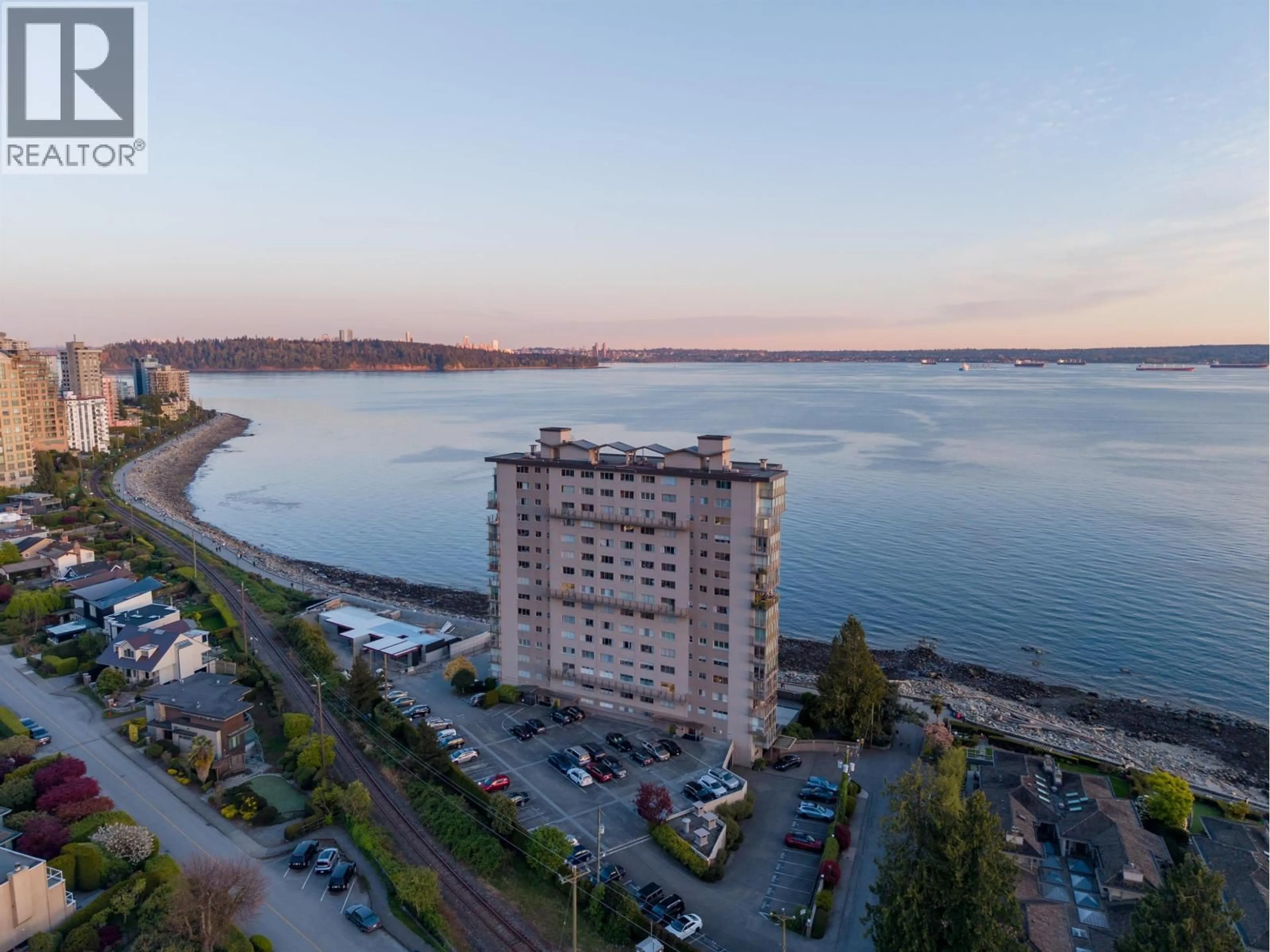 A pic from outside/outdoor area/front of a property/back of a property/a pic from drone, water/lake/river/ocean view for 1503 - 150 24TH STREET, West Vancouver British Columbia V7V4G8