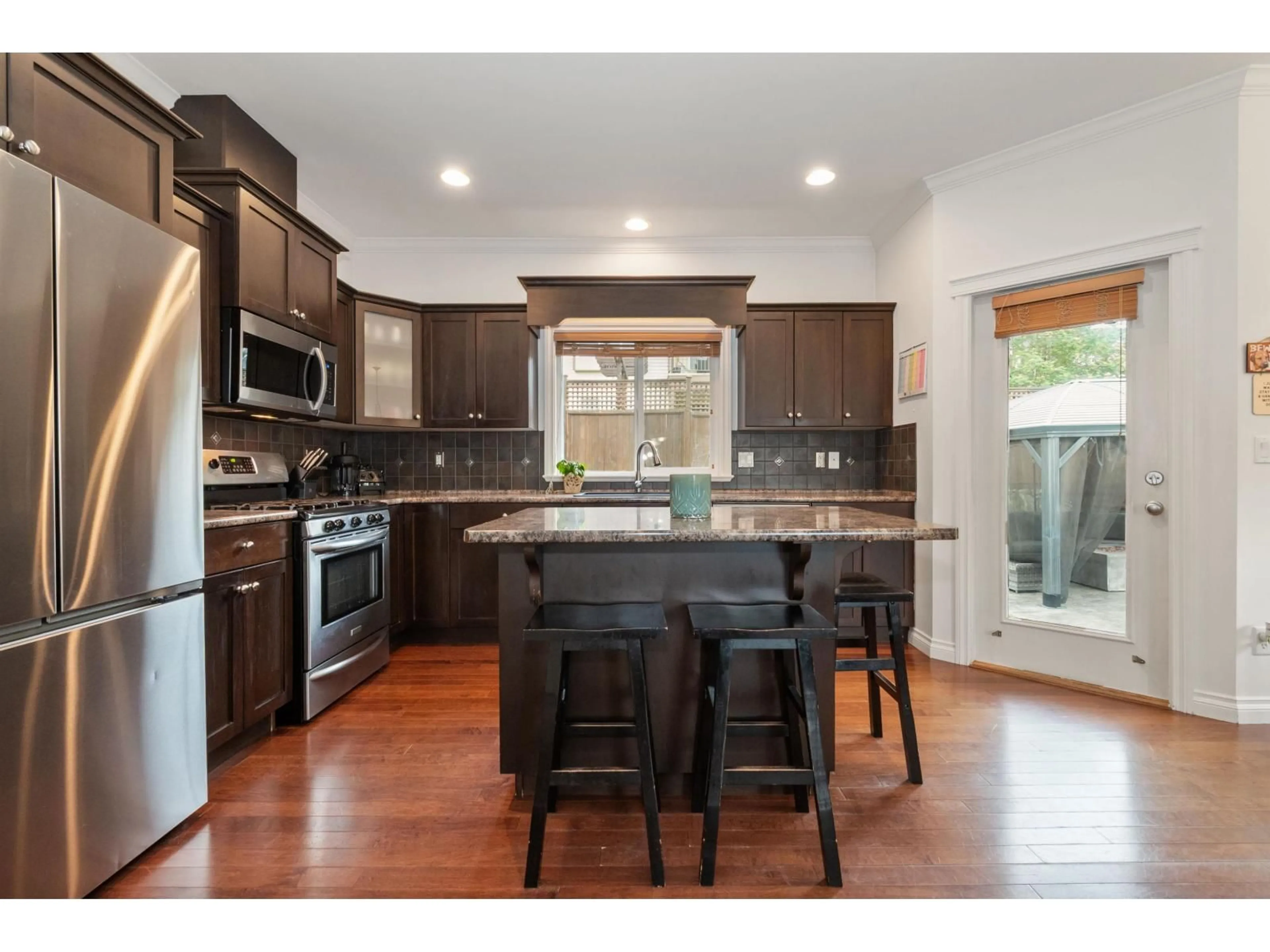 Open concept kitchen, unknown for 47216 LAUGHINGTON PLACE, Chilliwack British Columbia V2R0J3