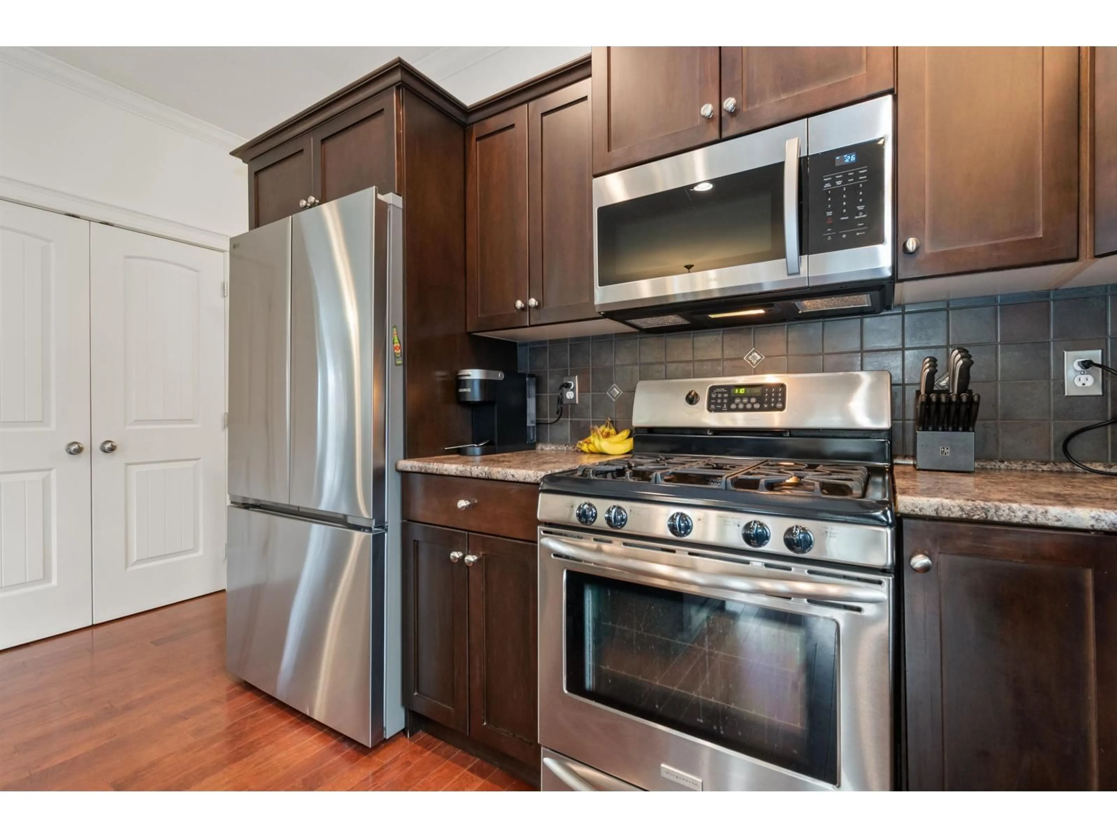 Standard kitchen, unknown for 47216 LAUGHINGTON PLACE, Chilliwack British Columbia V2R0J3