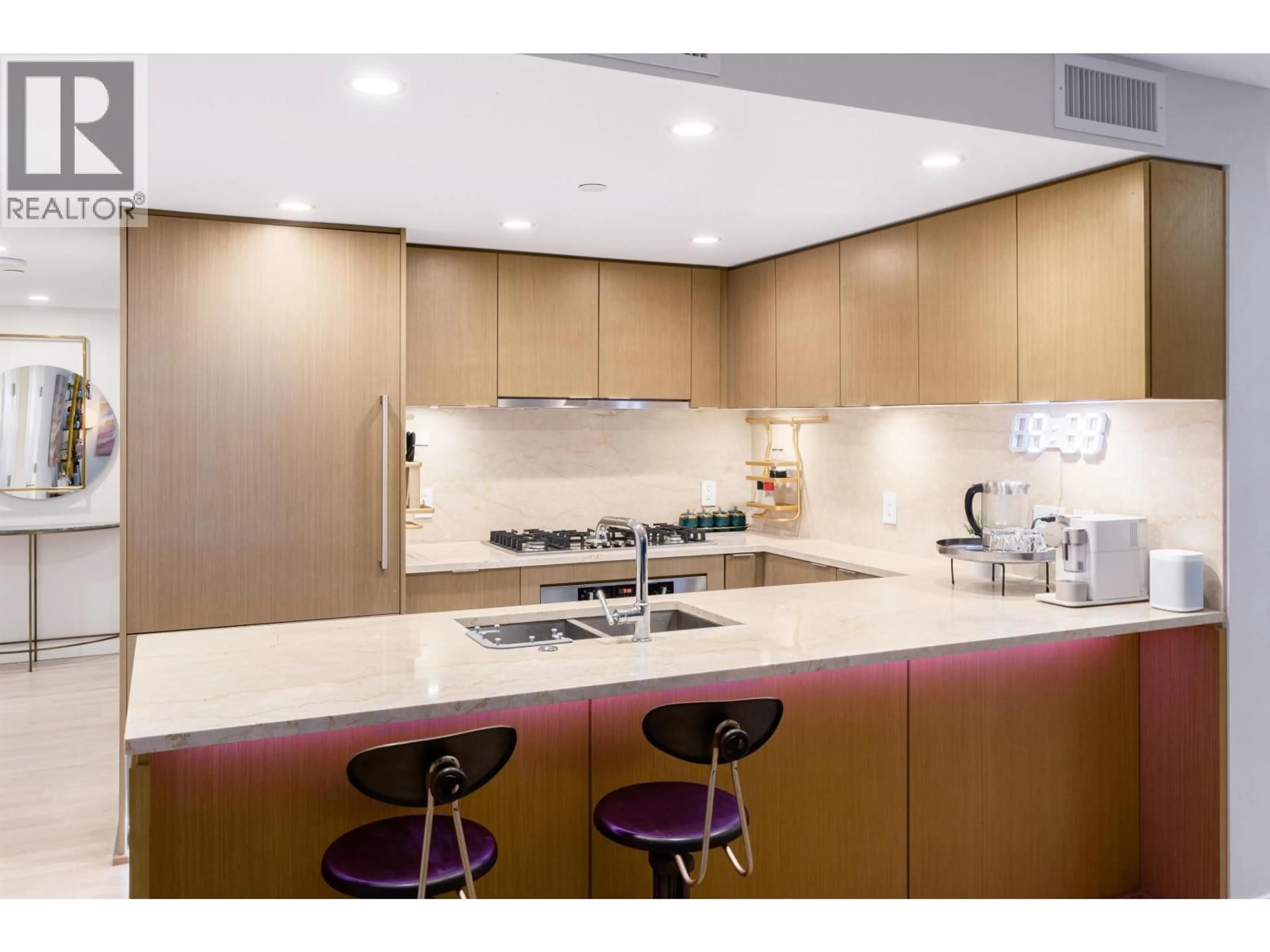 Standard kitchen, unknown for 306 - 112 13TH STREET, North Vancouver British Columbia V7L0E4
