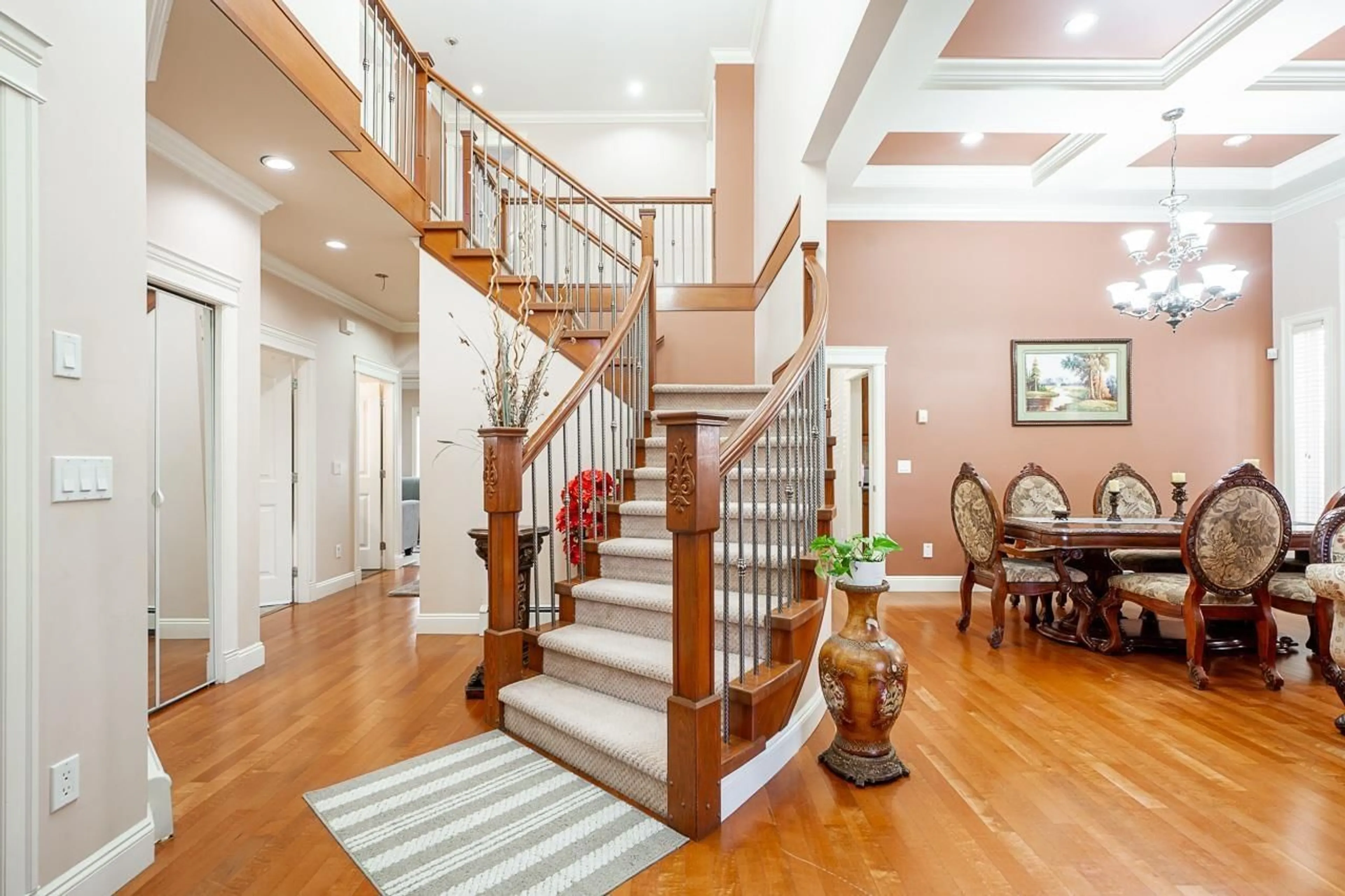 Indoor foyer for 15746 84 AVENUE, Surrey British Columbia V4N0W3