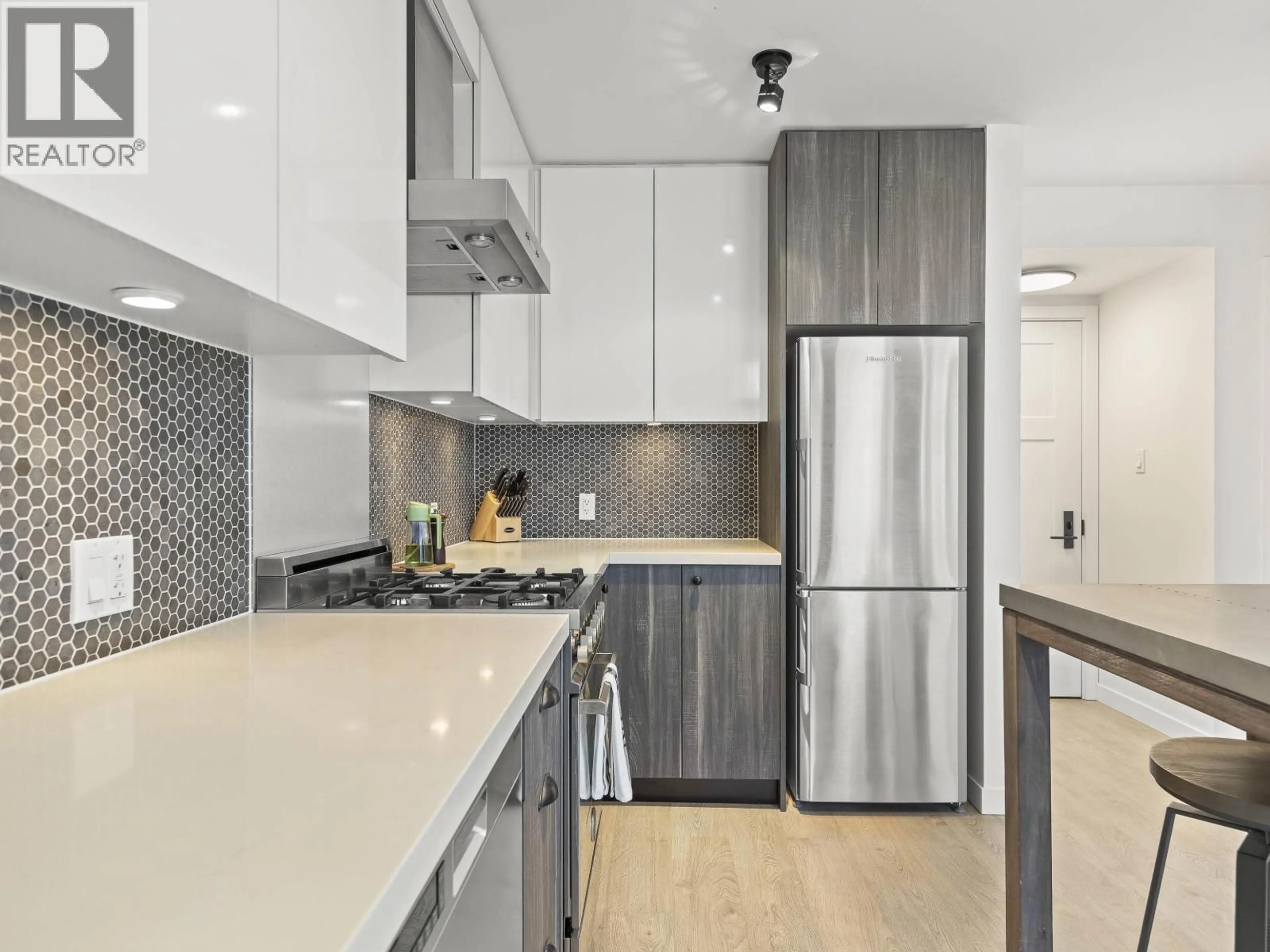 Contemporary kitchen, unknown for 502 - 311 6TH AVENUE, Vancouver British Columbia V5T1J9