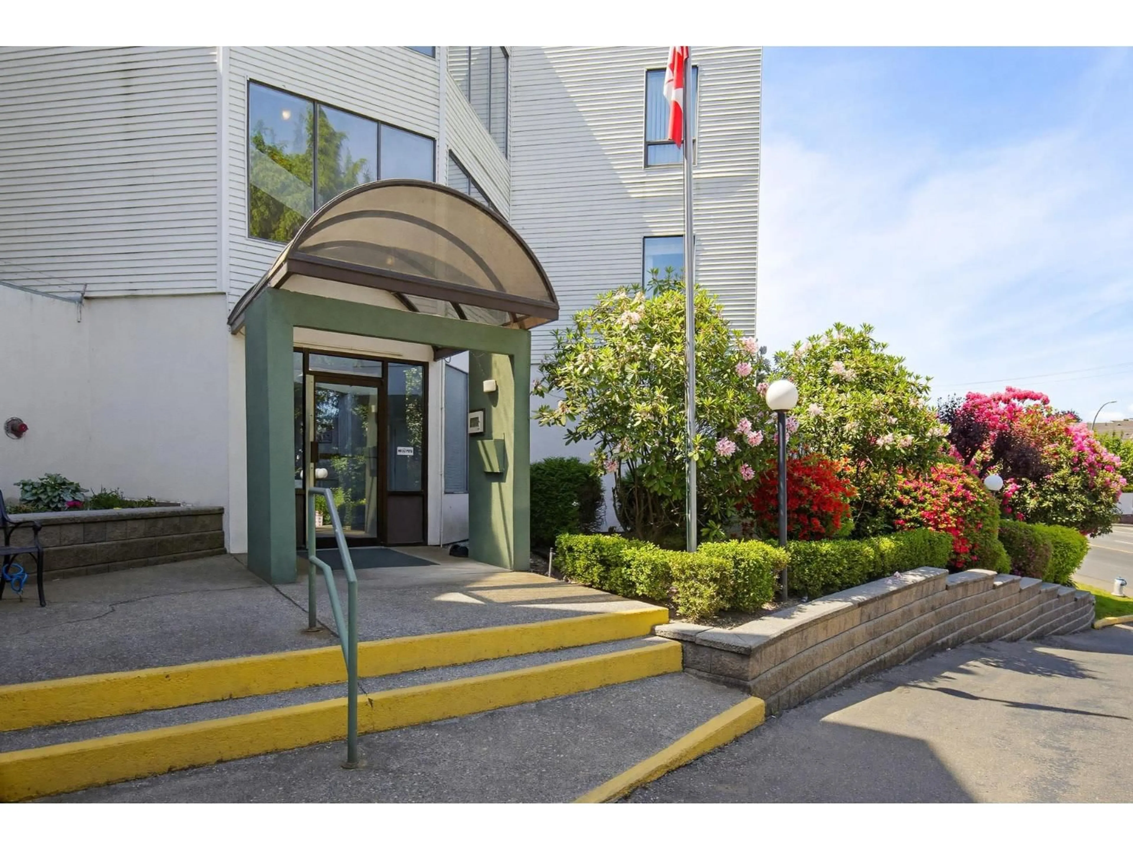 Indoor foyer for 310 - 33030 GEORGE FERGUSON WAY, Abbotsford British Columbia V2S6Y2