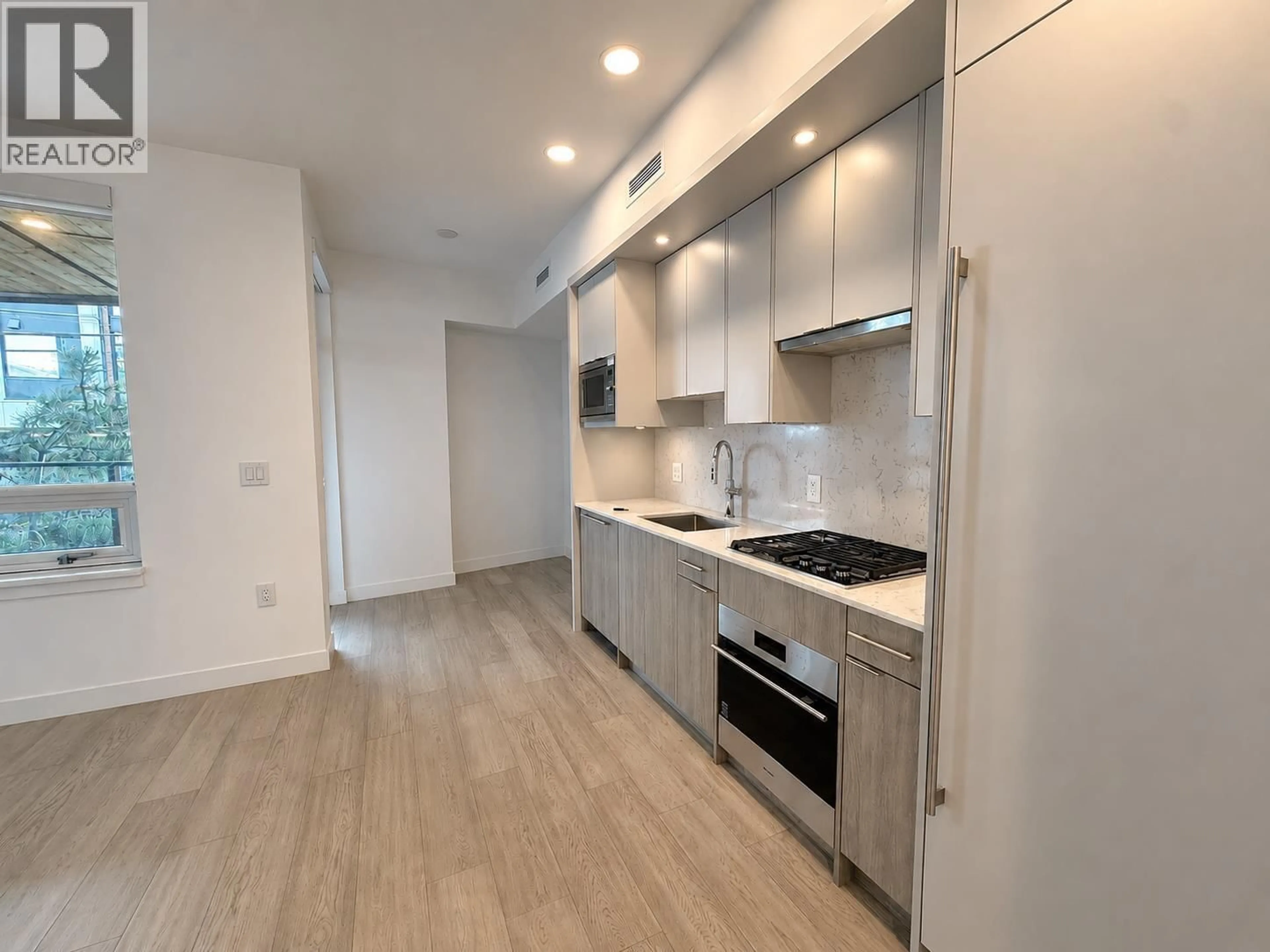 Standard kitchen, unknown for 104 - 7638 CAMBIE STREET, Vancouver British Columbia V6P3H7