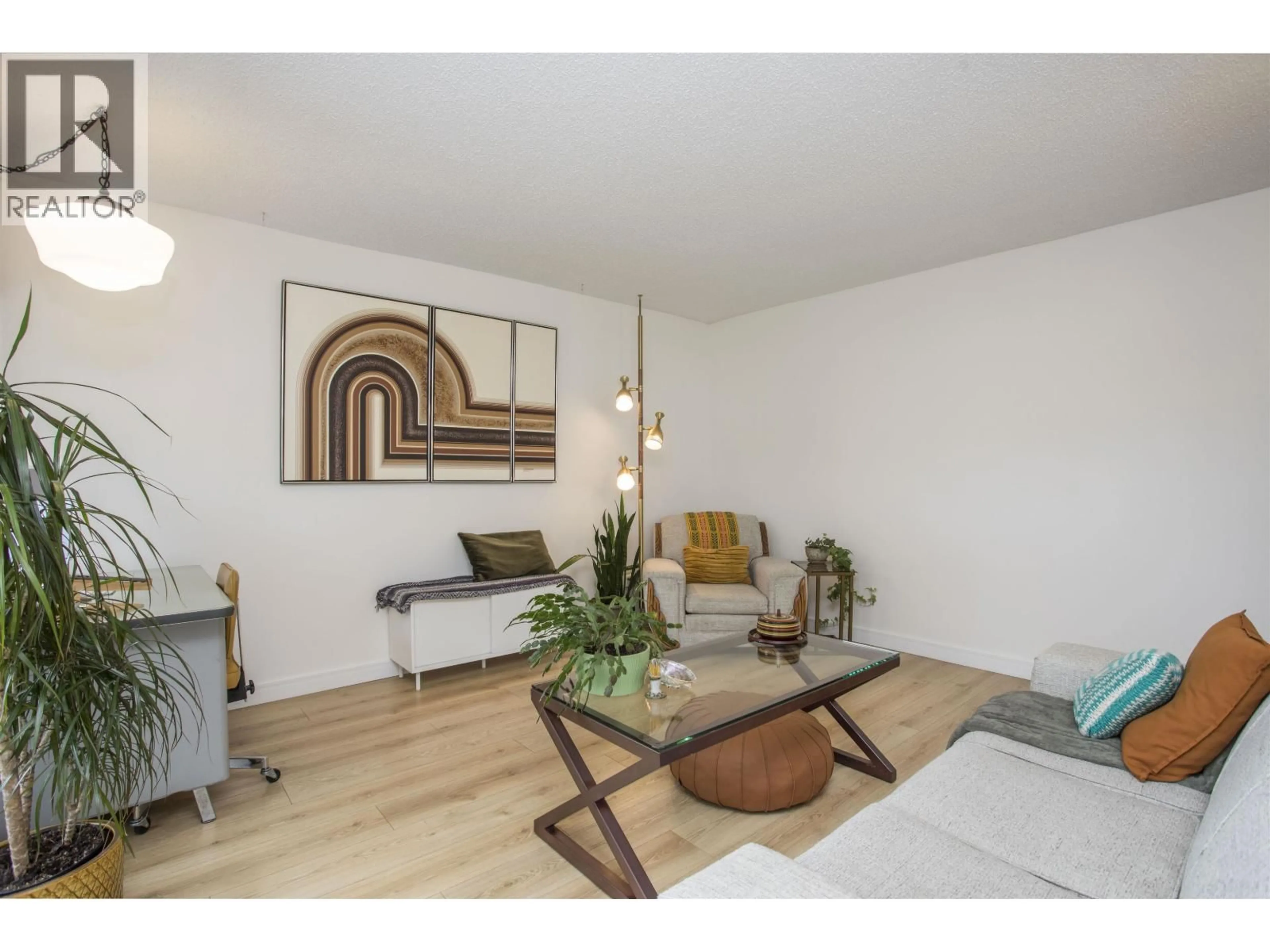 Living room with furniture, wood/laminate floor for 506 - 1026 QUEENS AVENUE, New Westminster British Columbia V3M6B2