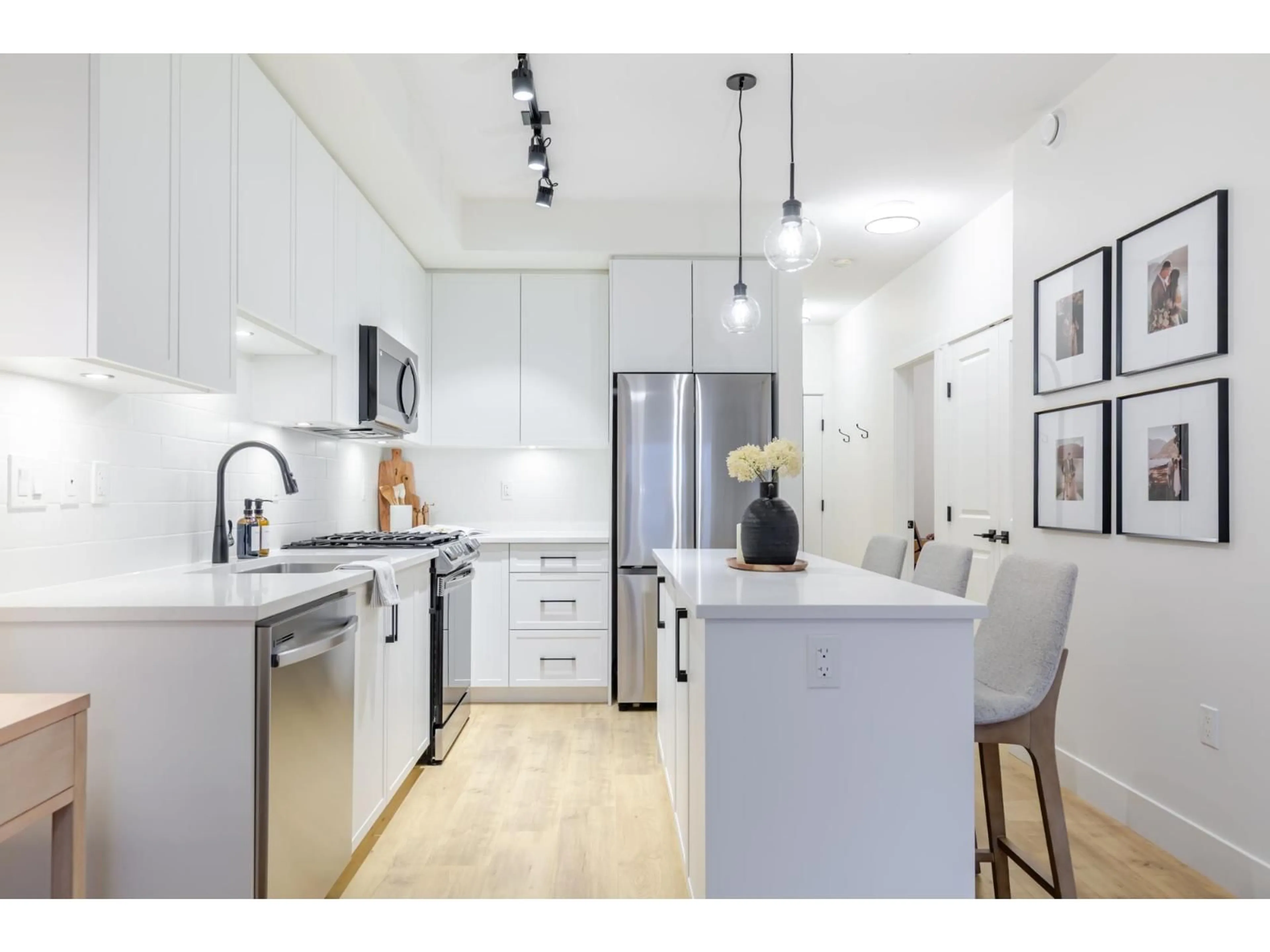 Open concept kitchen, unknown for 214 - 19935 75A AVENUE, Langley British Columbia V2Y4L6
