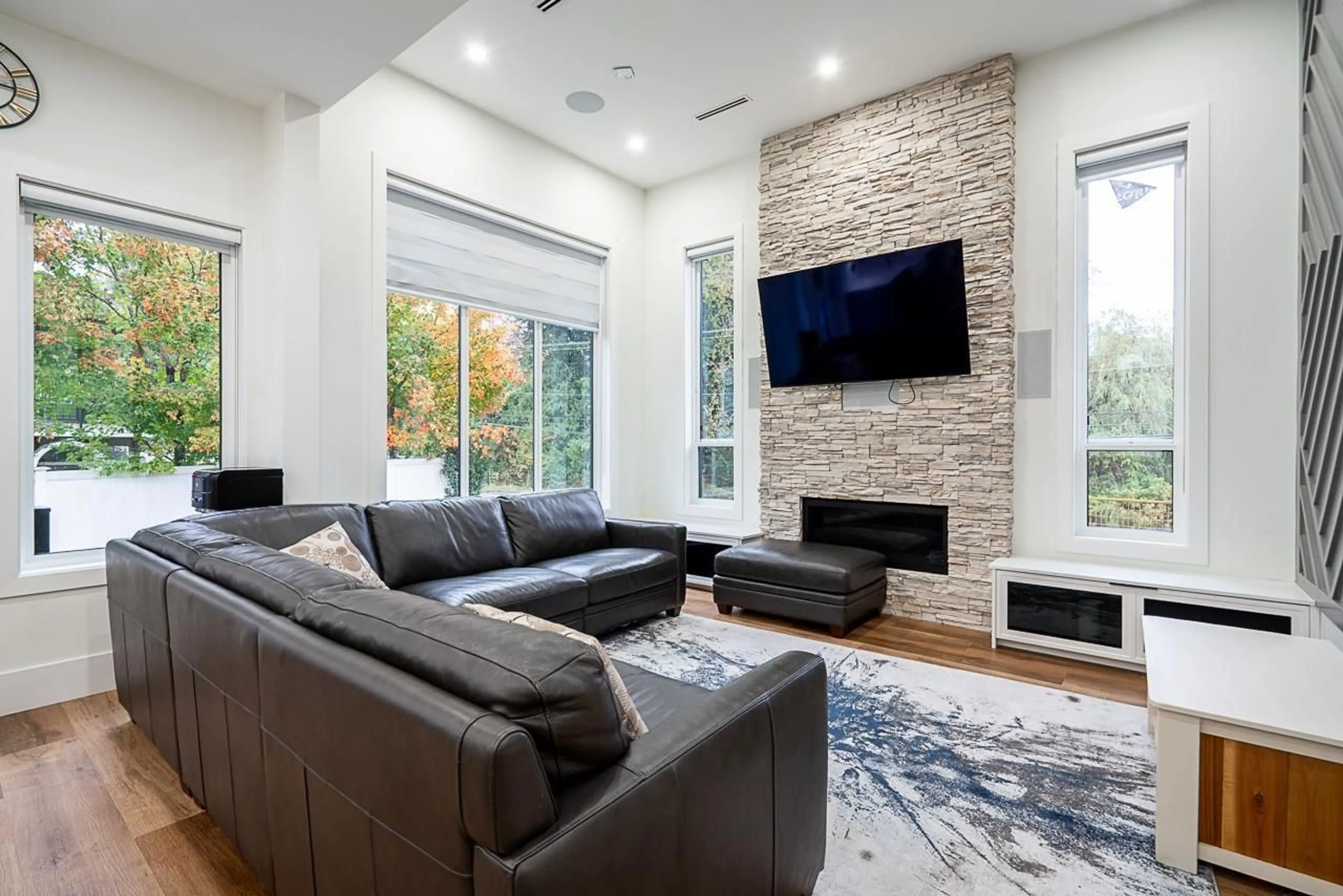 Living room with furniture, unknown for 1 - 4581 SUMAS MOUNTAIN ROAD, Abbotsford British Columbia V3W2H9