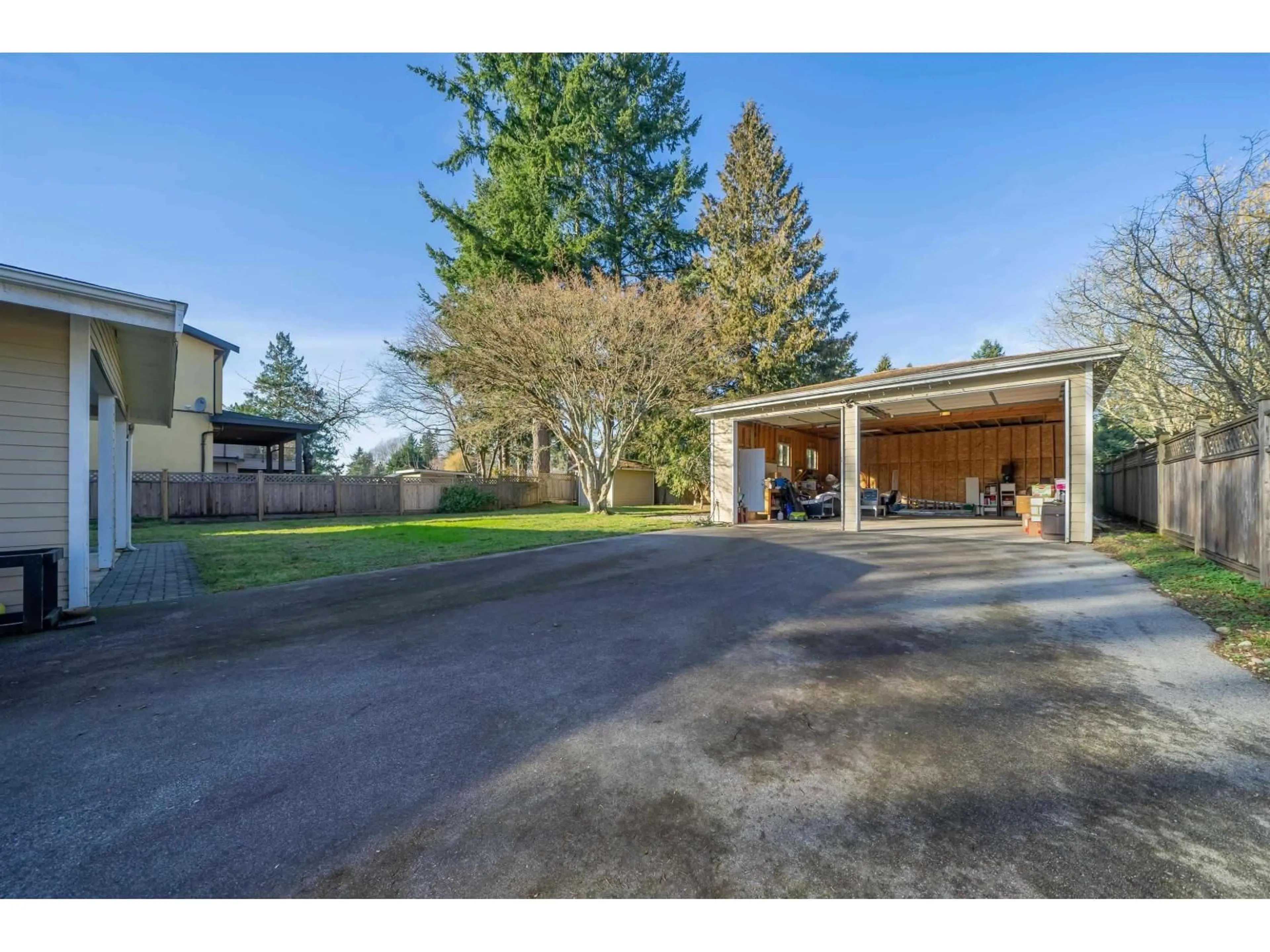 Indoor garage for 10979 64A AVENUE, Delta British Columbia V4E1E4