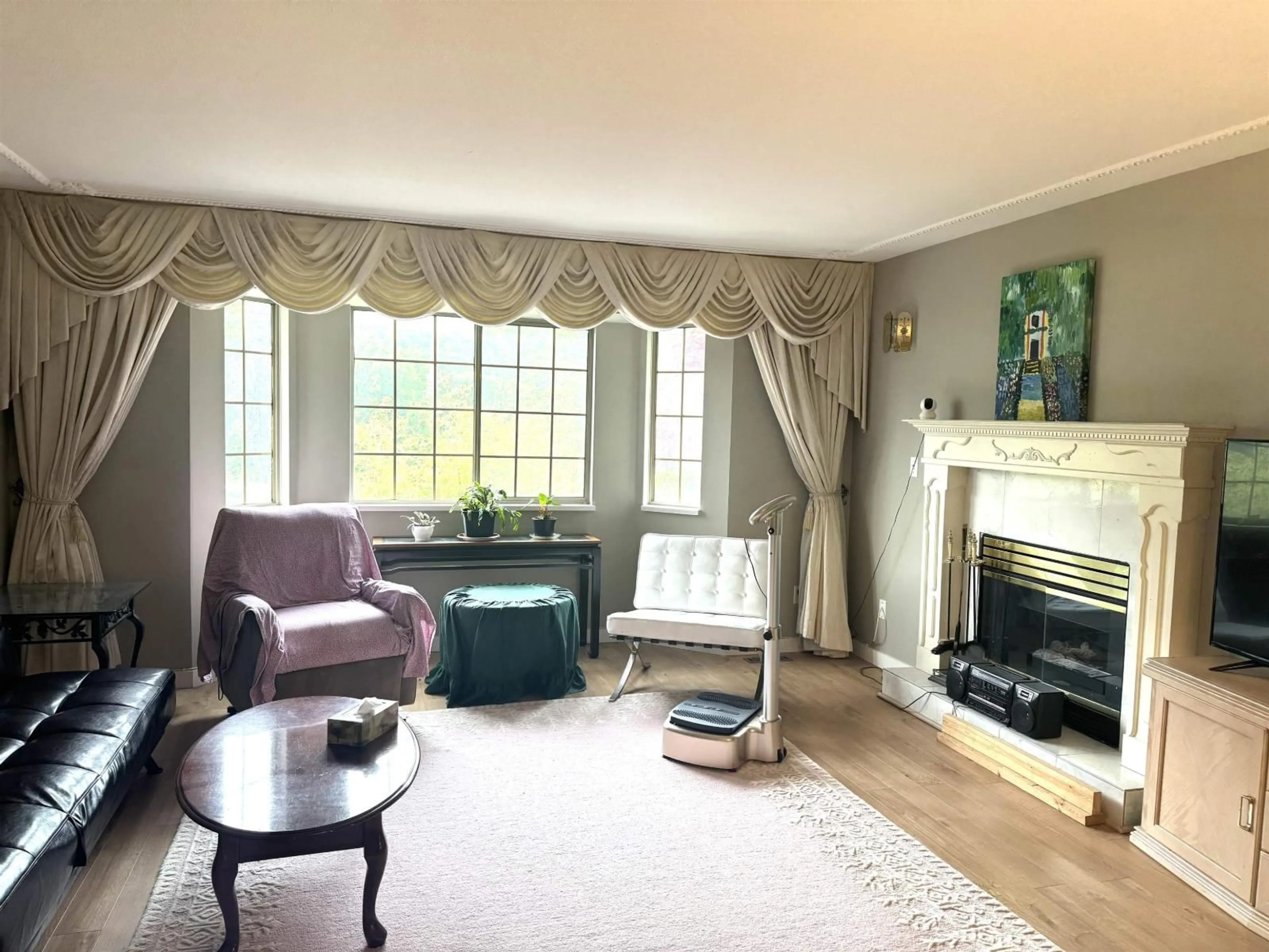 Living room with furniture, unknown for 16328 96 AVENUE, Surrey British Columbia V4N2C1