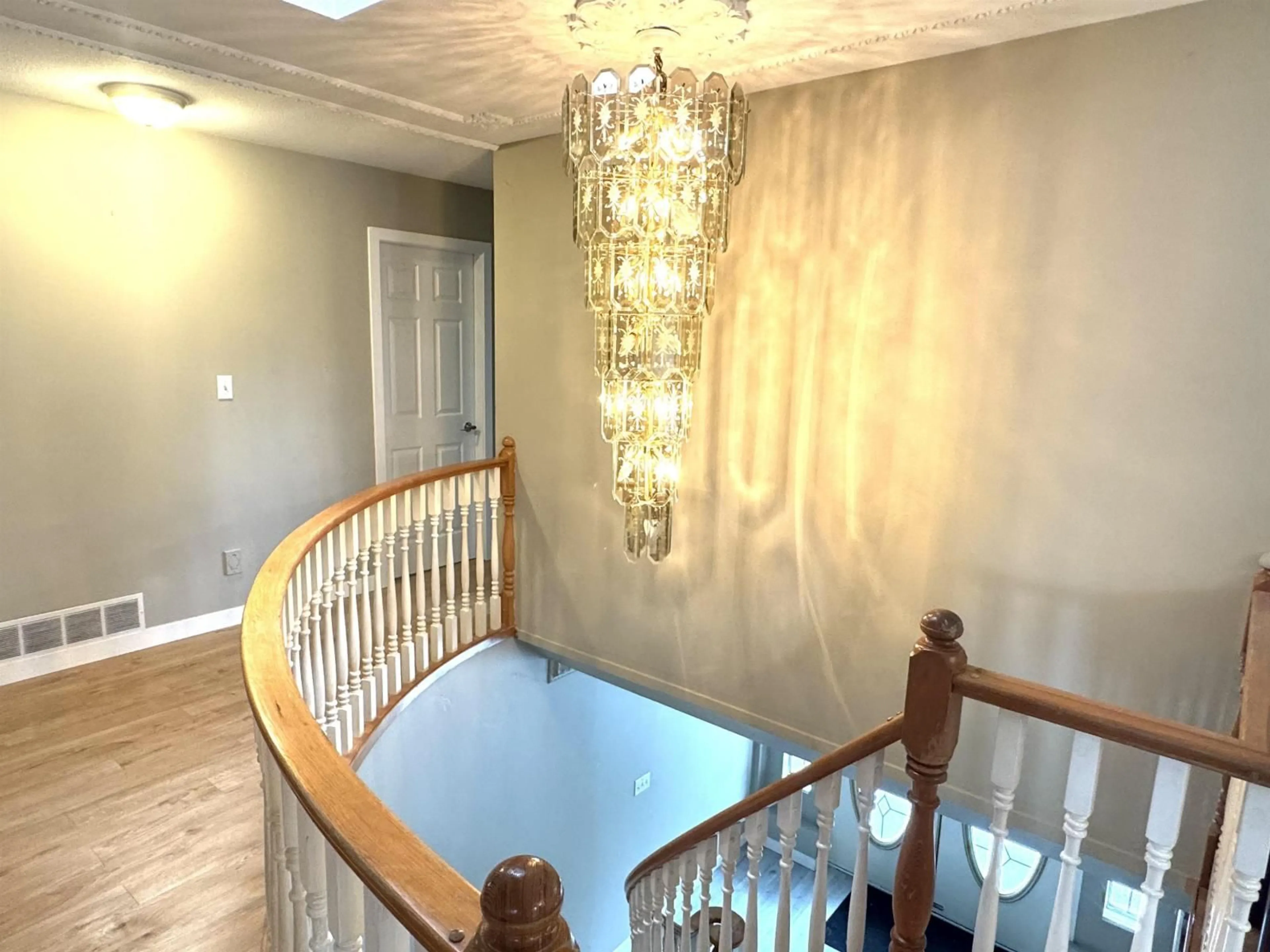 Indoor foyer for 16328 96 AVENUE, Surrey British Columbia V4N2C1