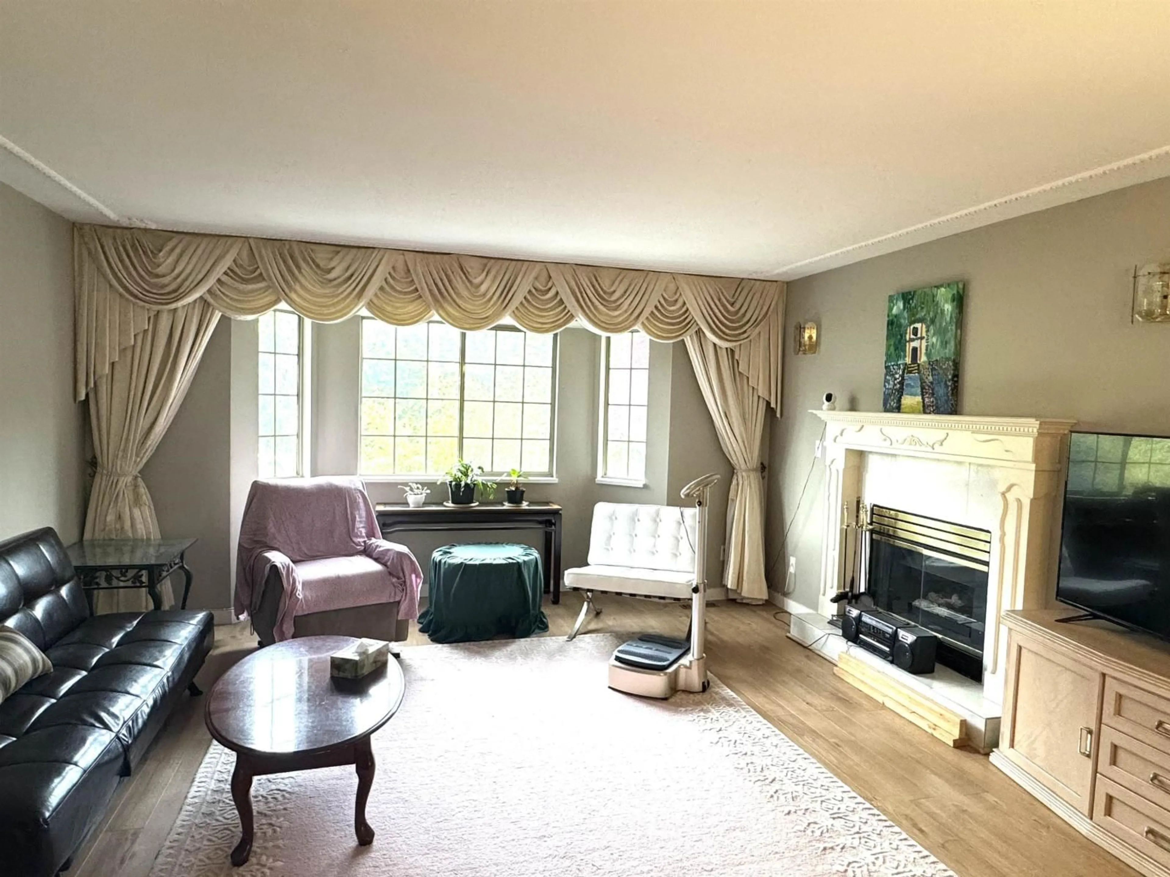 Living room with furniture, unknown for 16328 96 AVENUE, Surrey British Columbia V4N2C1