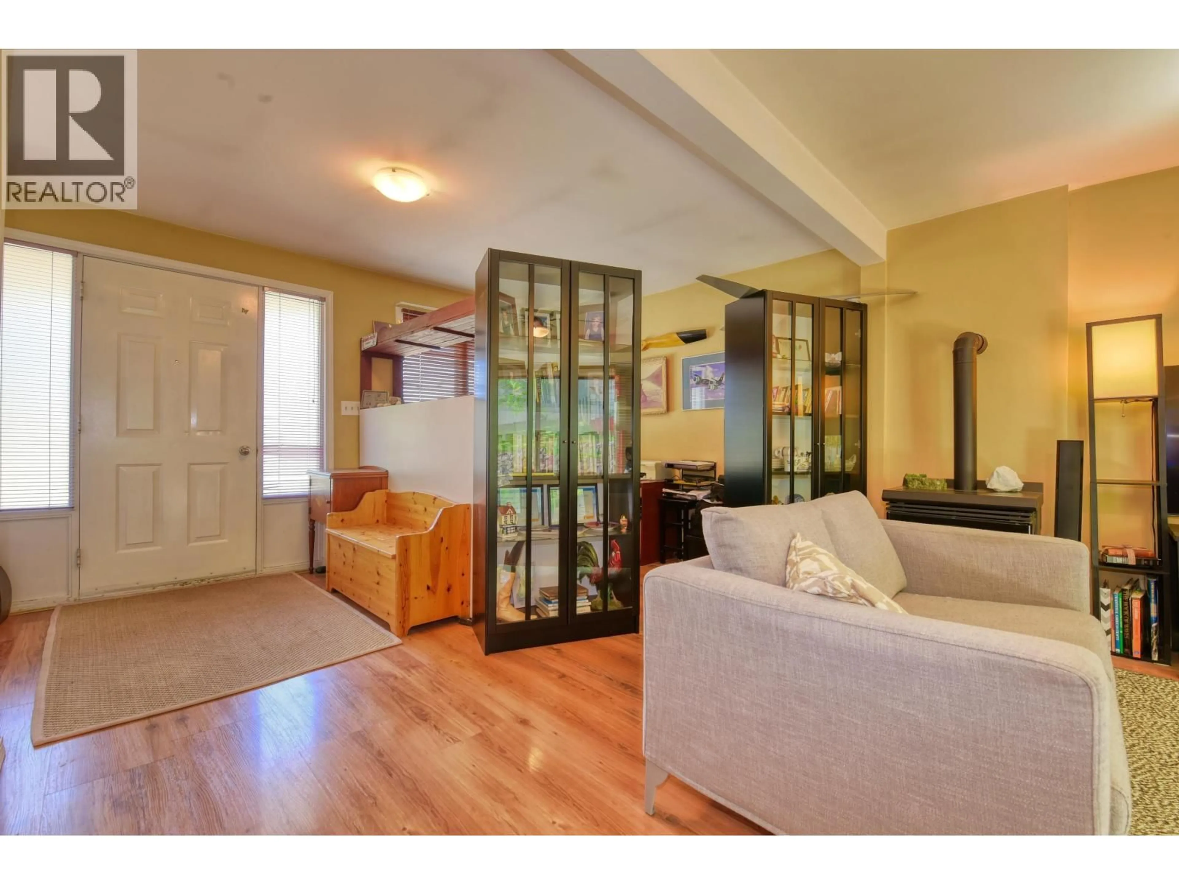 Indoor entryway for 8 WINDMILL CRESCENT, Williams Lake British Columbia V2G1A7