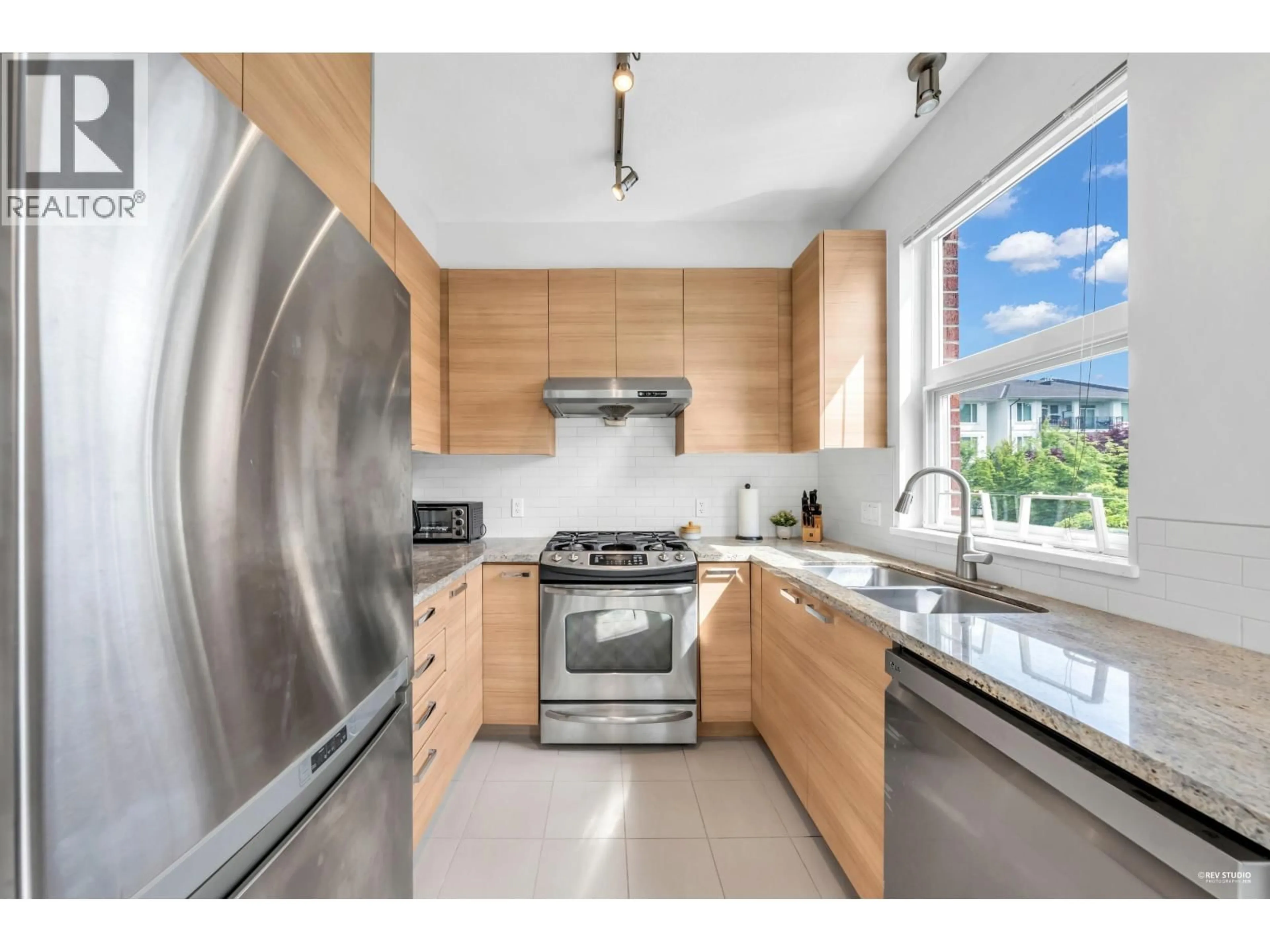 Unknown for 218 - 9388 MCKIM WAY, Richmond British Columbia V6X0J7