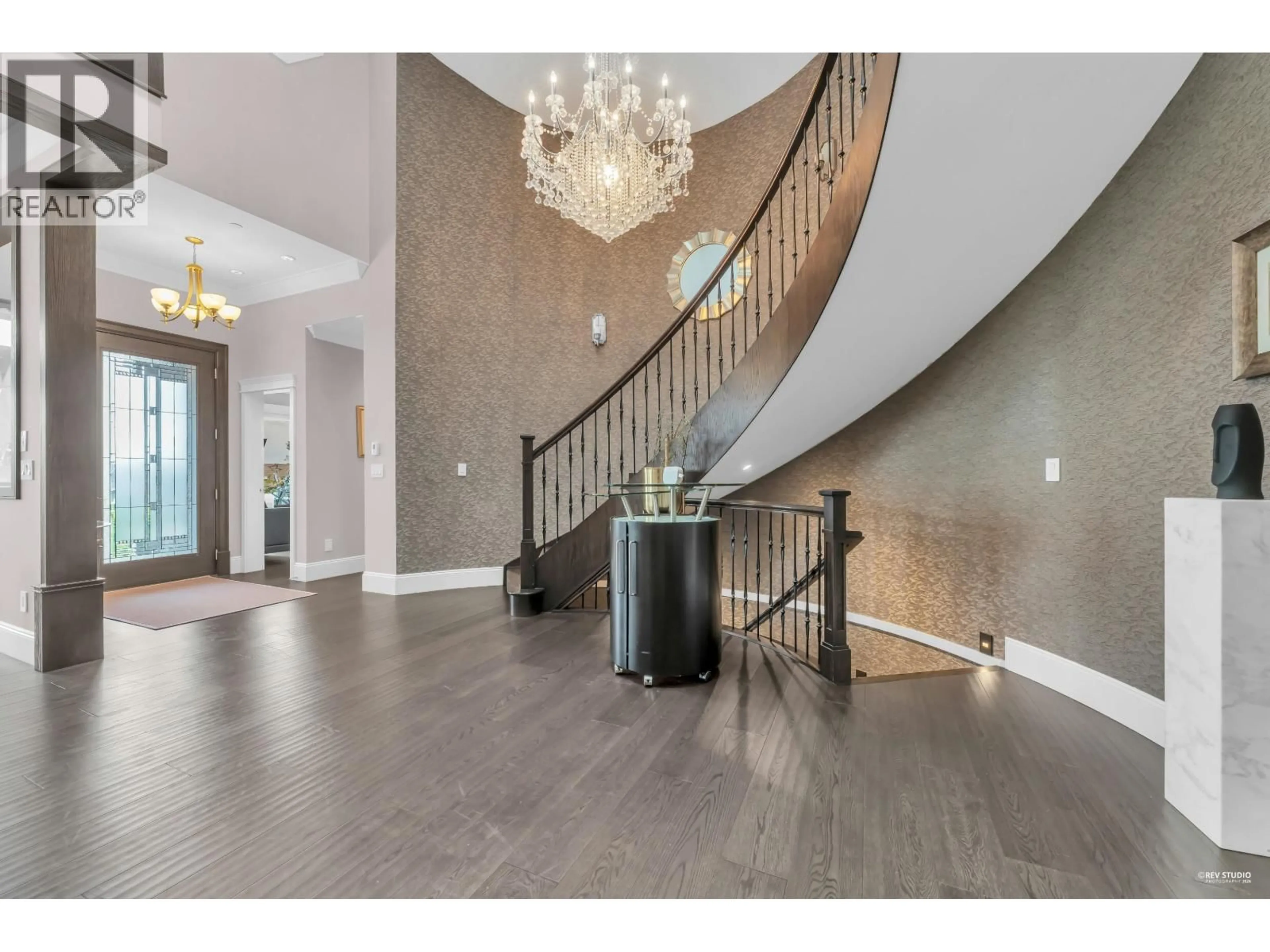 Indoor foyer for 2567 LAWSON AVENUE, West Vancouver British Columbia V7V2G1