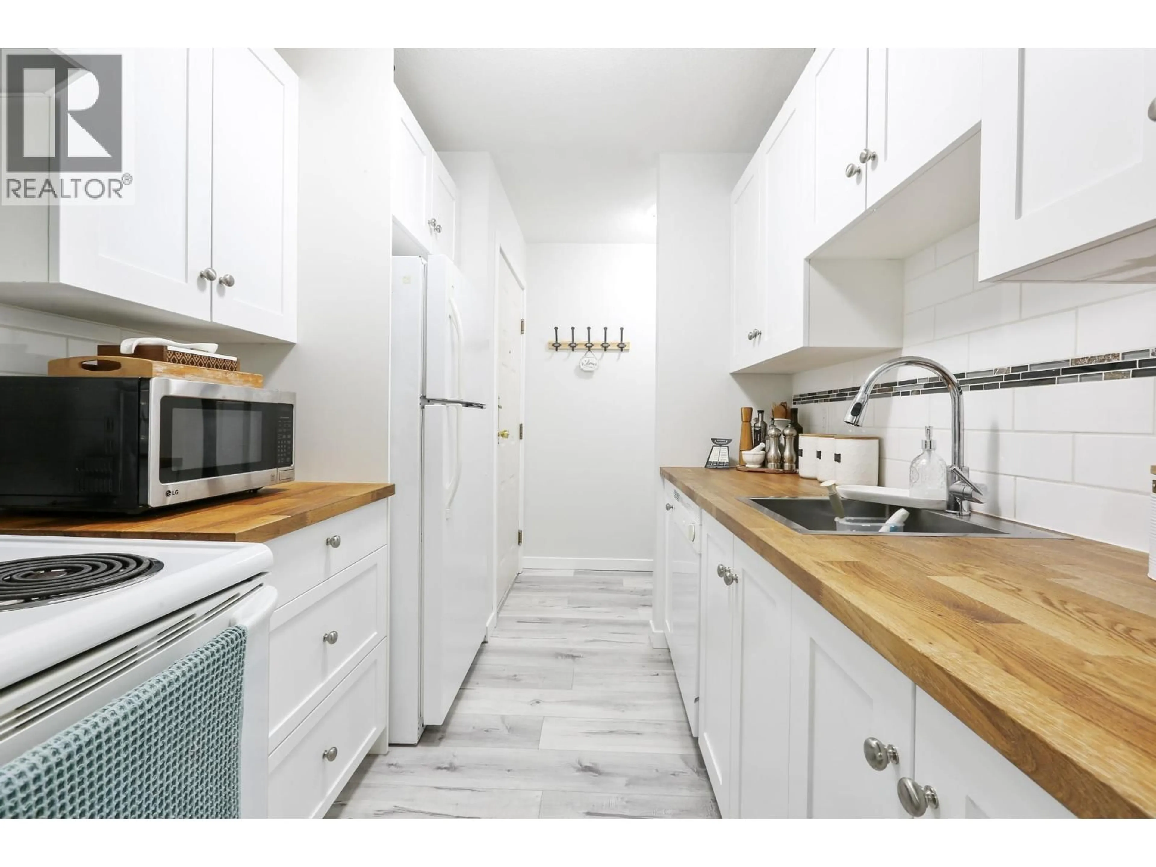 Standard kitchen, unknown for 440 - 22661 LOUGHEED HIGHWAY, Maple Ridge British Columbia V2X2V4