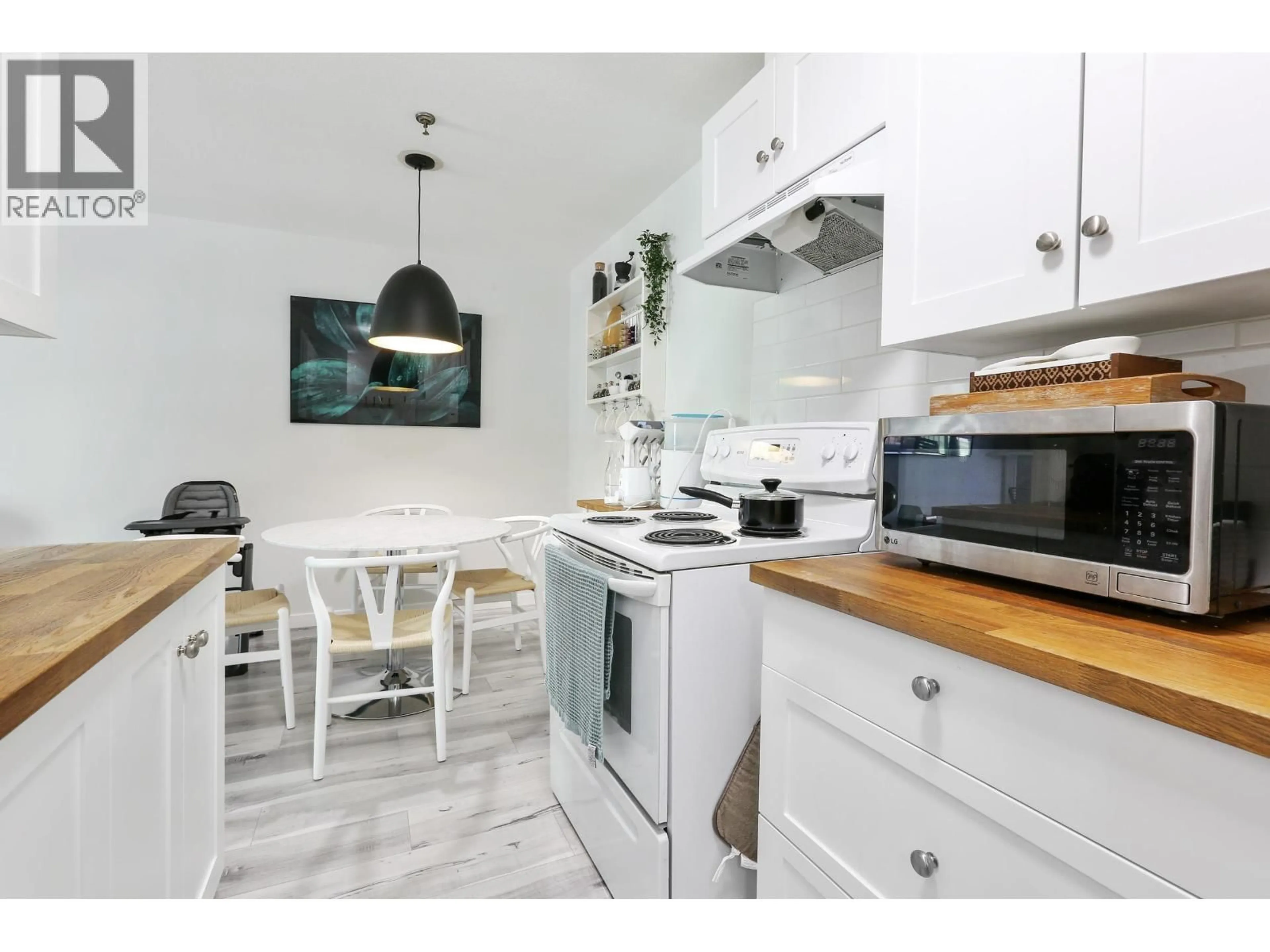 Open concept kitchen, unknown for 440 - 22661 LOUGHEED HIGHWAY, Maple Ridge British Columbia V2X2V4