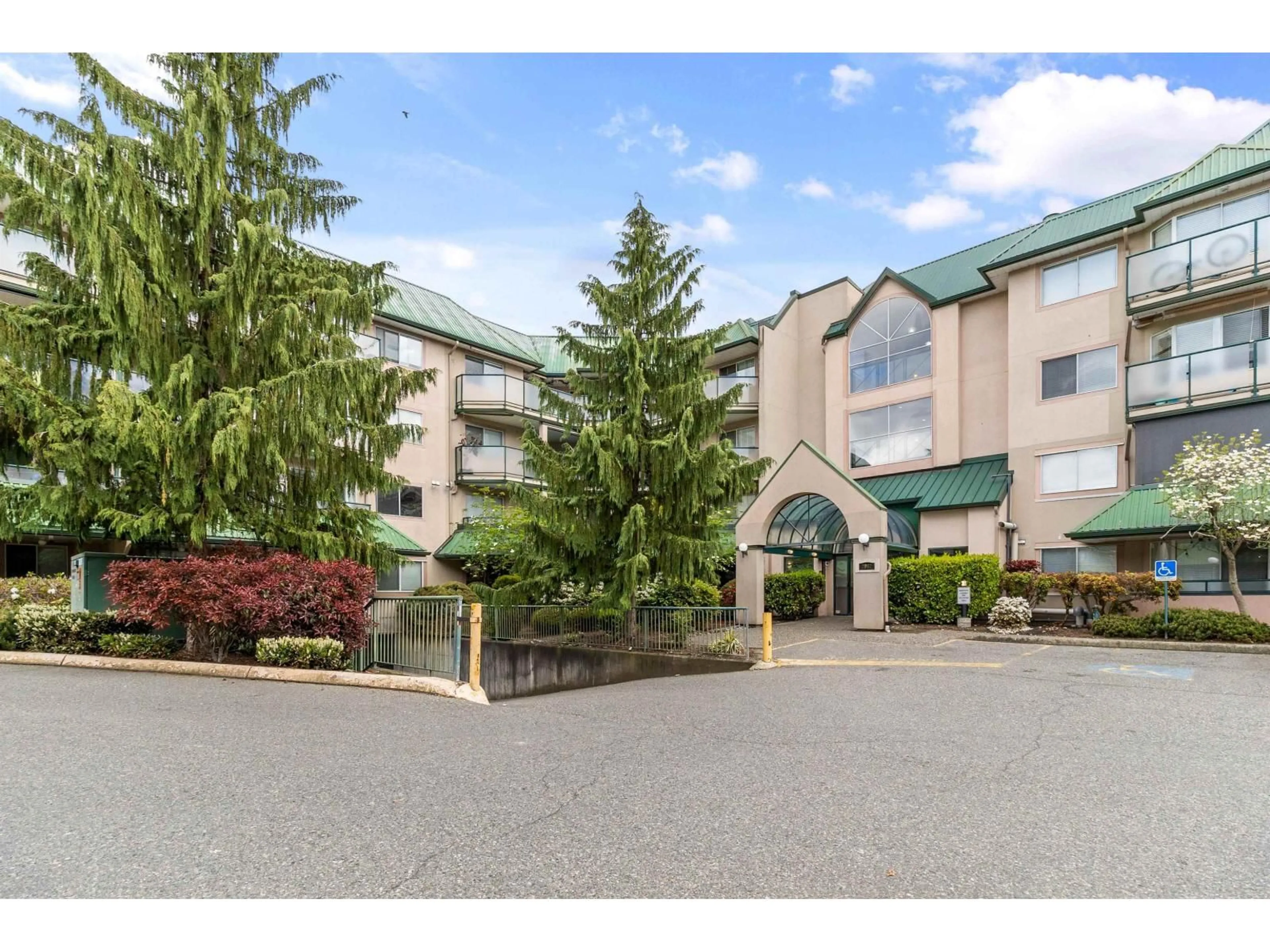 Patio, mountain view for 321 - 2962 TRETHEWEY STREET, Abbotsford British Columbia V2T4M3