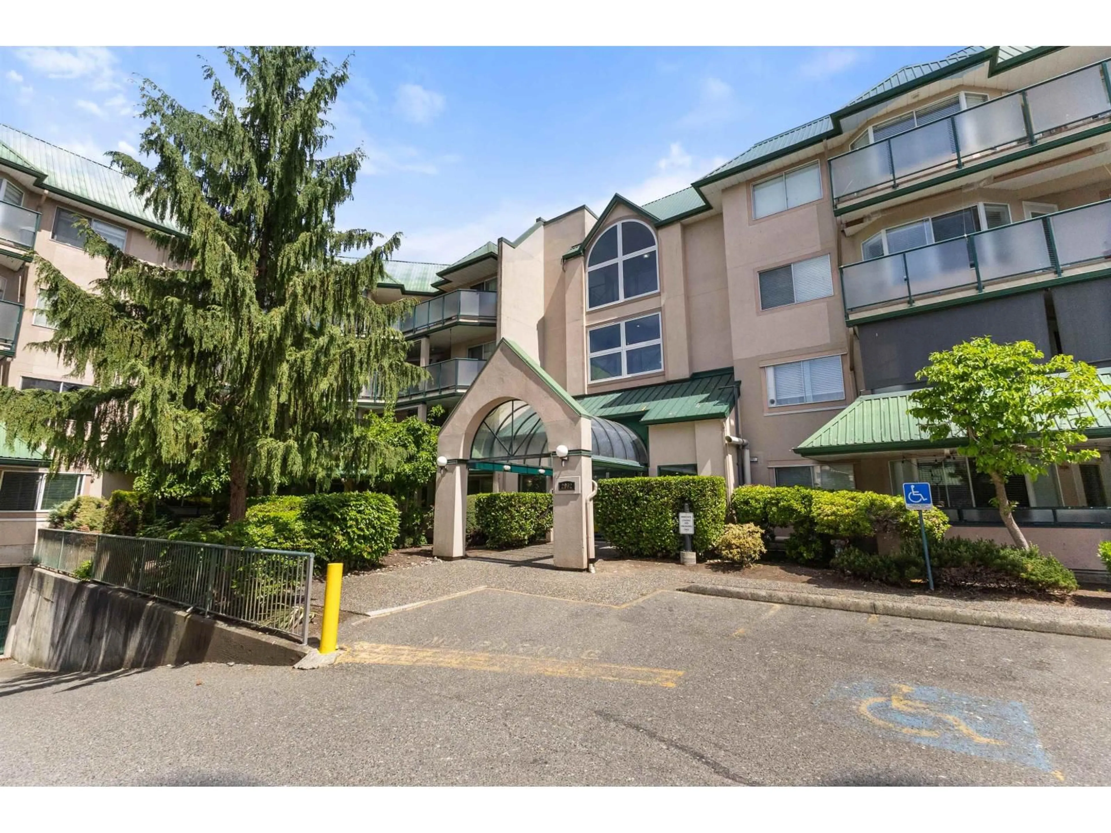 Patio, mountain view for 321 - 2962 TRETHEWEY STREET, Abbotsford British Columbia V2T4M3