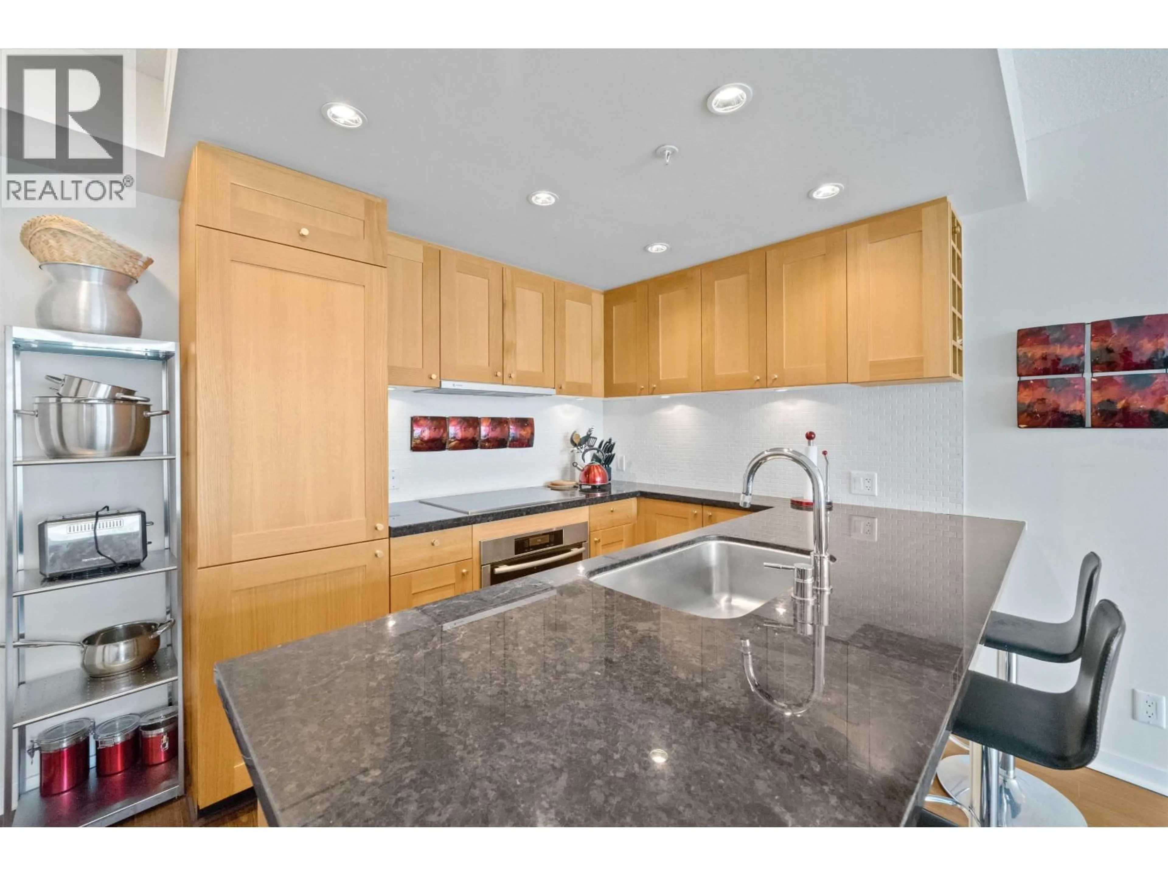 Contemporary kitchen, unknown for 2001 - 821 CAMBIE STREET, Vancouver British Columbia V6B0E3