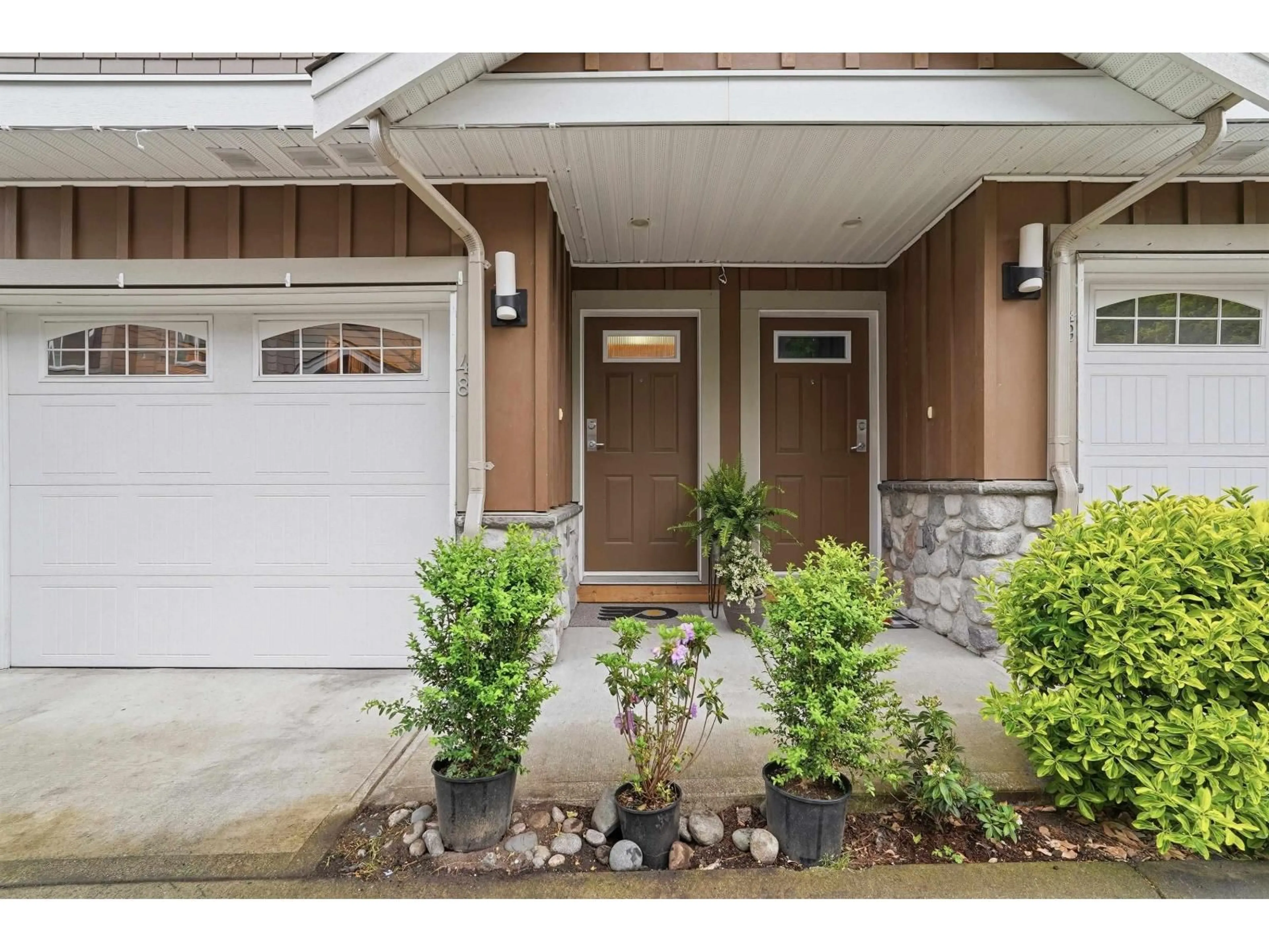 Indoor entryway for 48 - 3009 156 STREET, Surrey British Columbia V3Z0N9