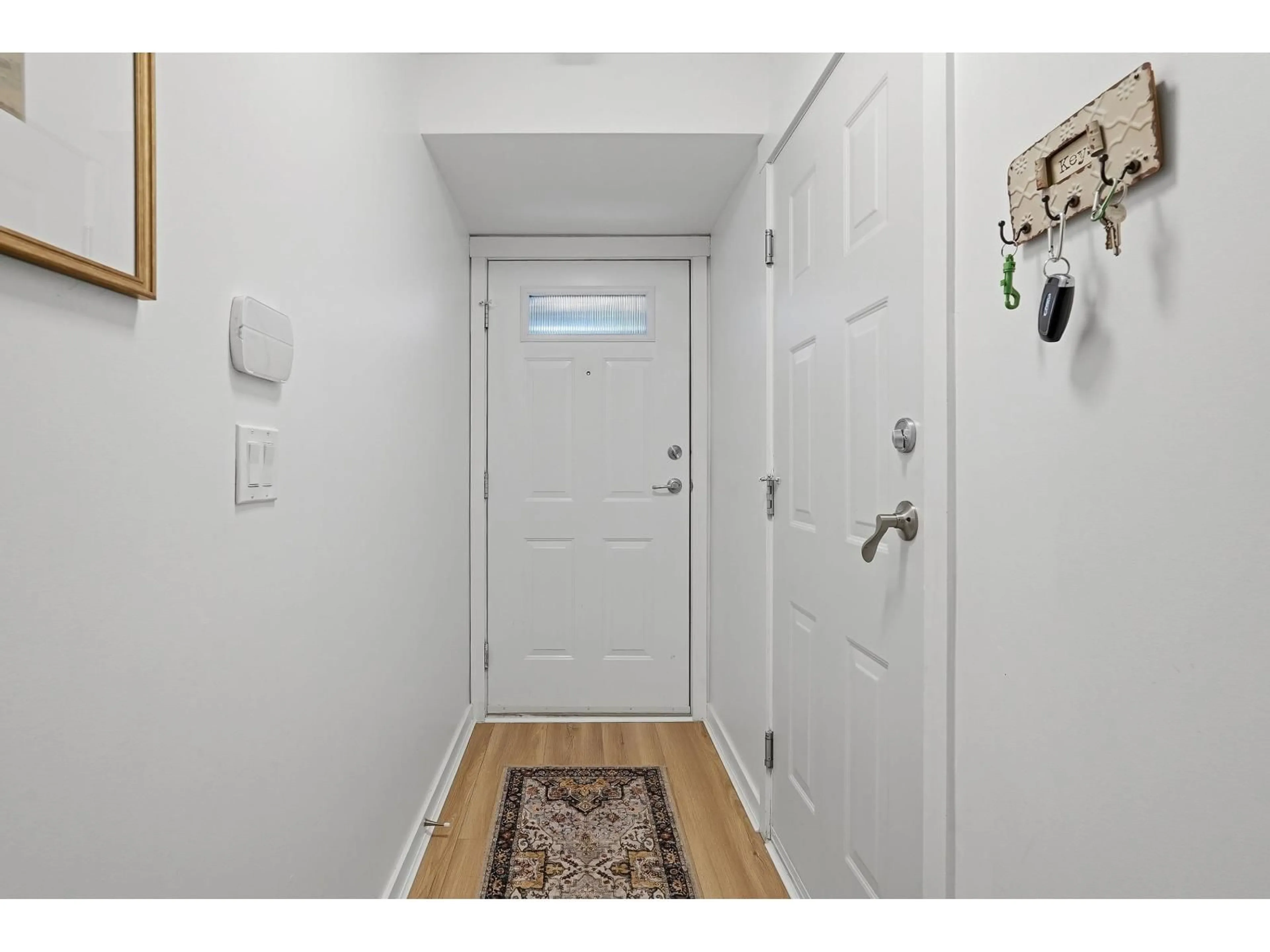 Indoor entryway for 48 - 3009 156 STREET, Surrey British Columbia V3Z0N9