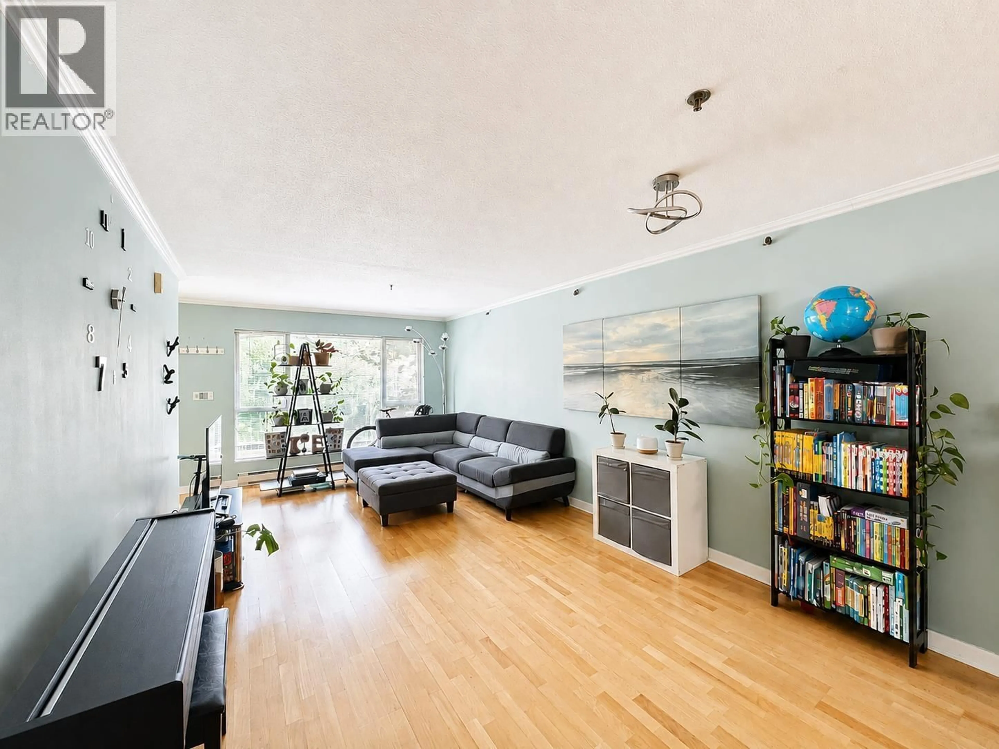 Living room with furniture, wood/laminate floor for 120 - 8620 JONES ROAD, Richmond British Columbia V6Y3Z4