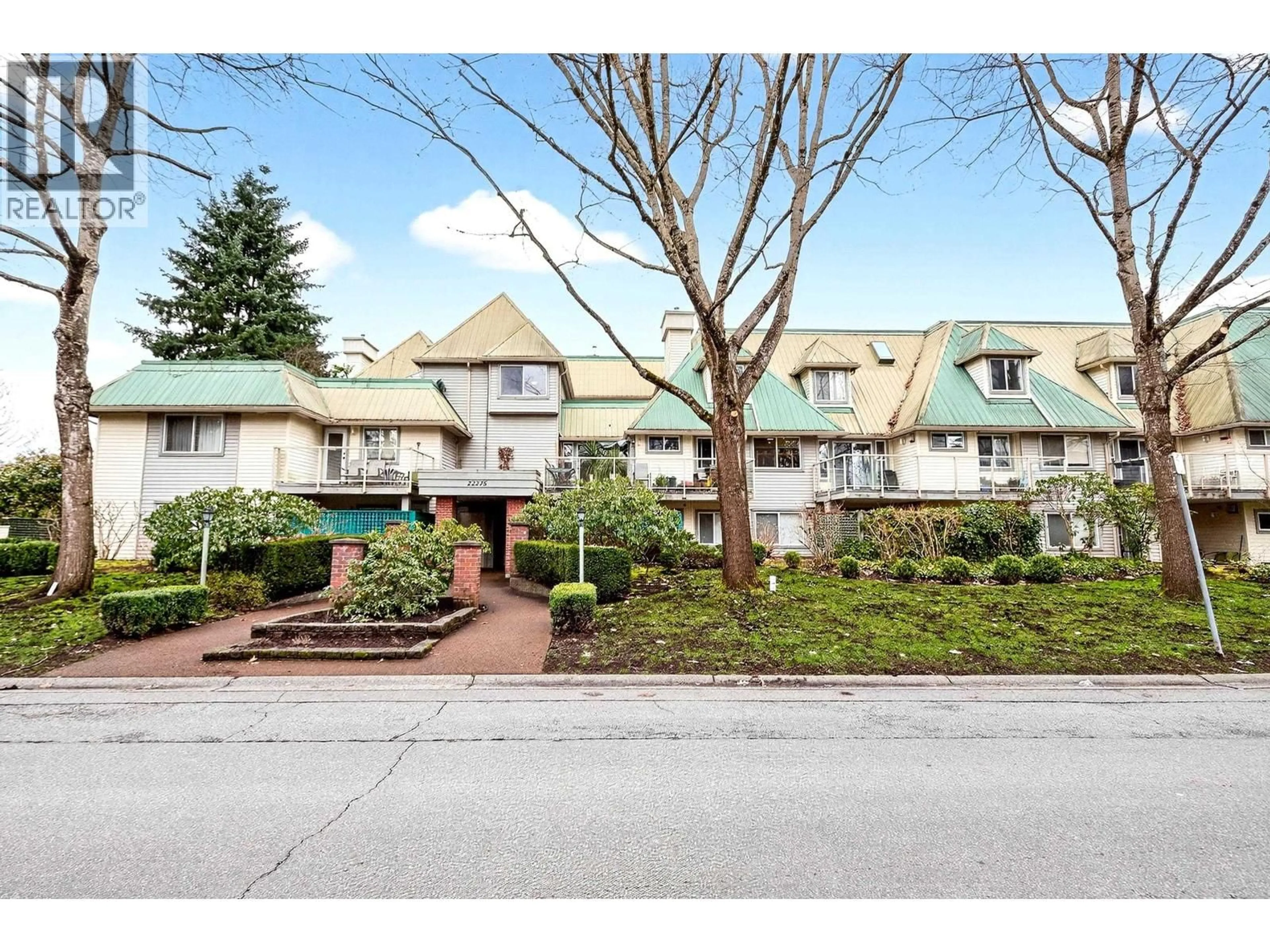 Patio, street for 101 - 22275 123 AVENUE, Maple Ridge British Columbia V2X4E1