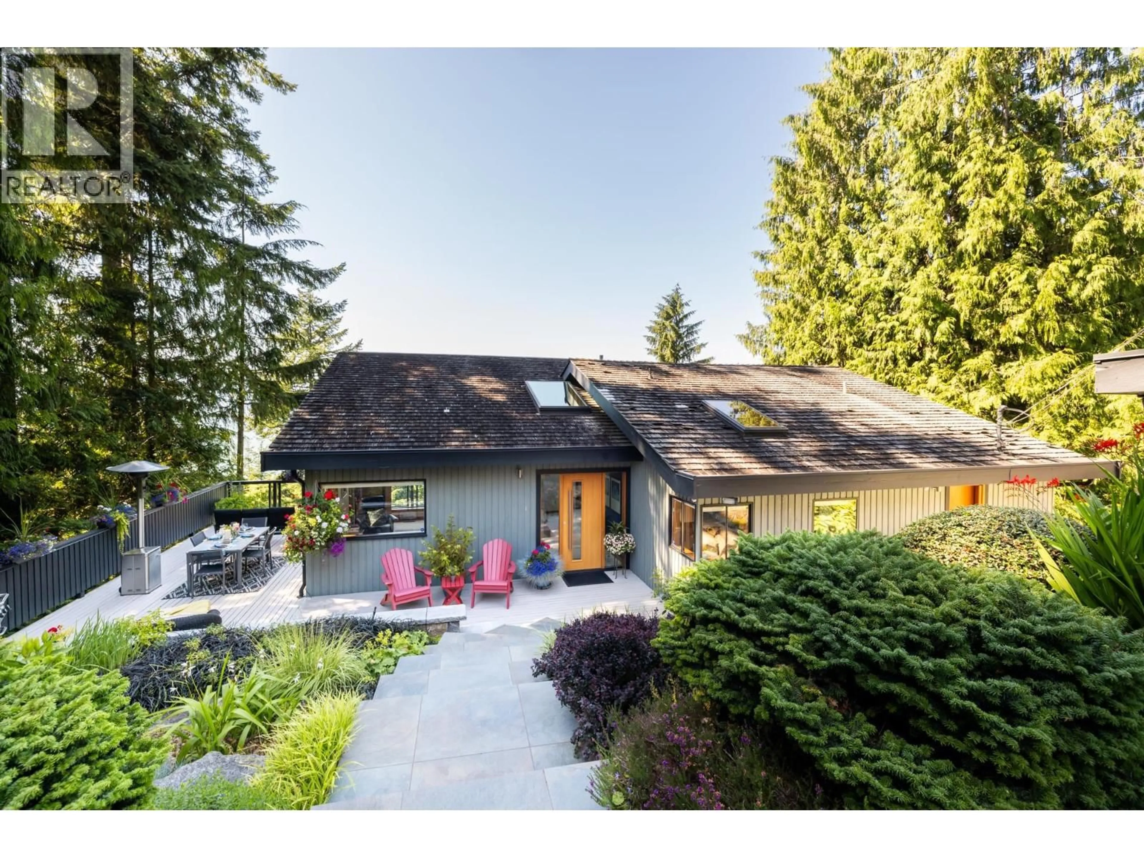 A pic from outside/outdoor area/front of a property/back of a property/a pic from drone, street for 120 MOUNTAIN DRIVE, Lions Bay British Columbia V0N2E0