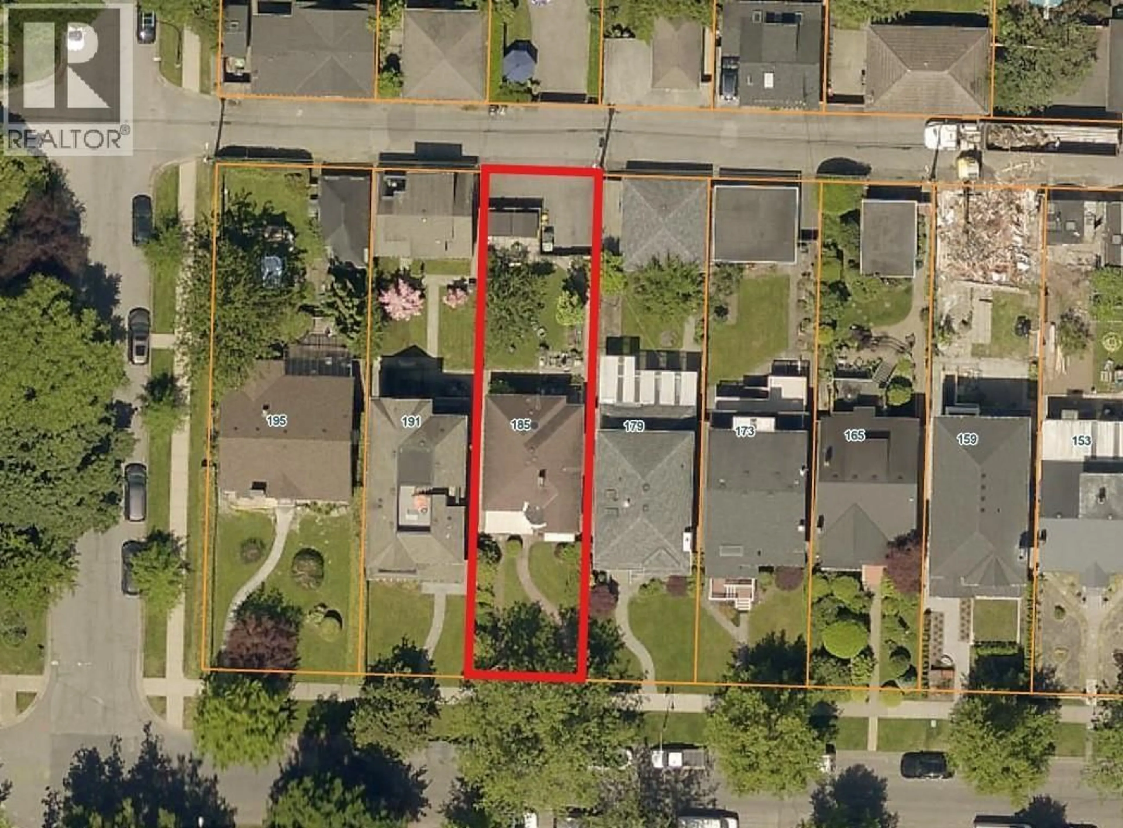 A pic from outside/outdoor area/front of a property/back of a property/a pic from drone, street for 185 23RD AVENUE, Vancouver British Columbia V5Y2H1