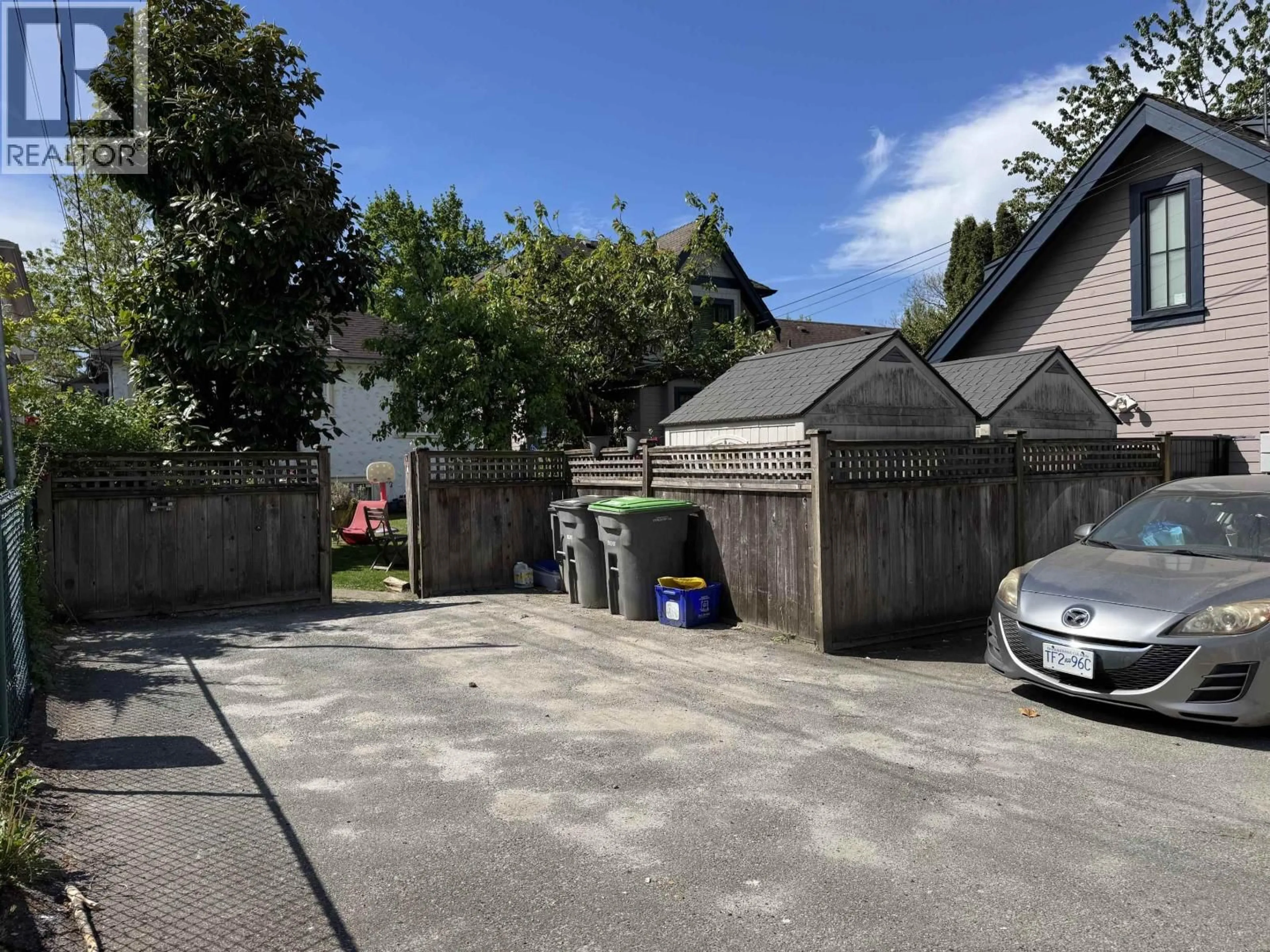 A pic from outside/outdoor area/front of a property/back of a property/a pic from drone, street for 185 23RD AVENUE, Vancouver British Columbia V5Y2H1