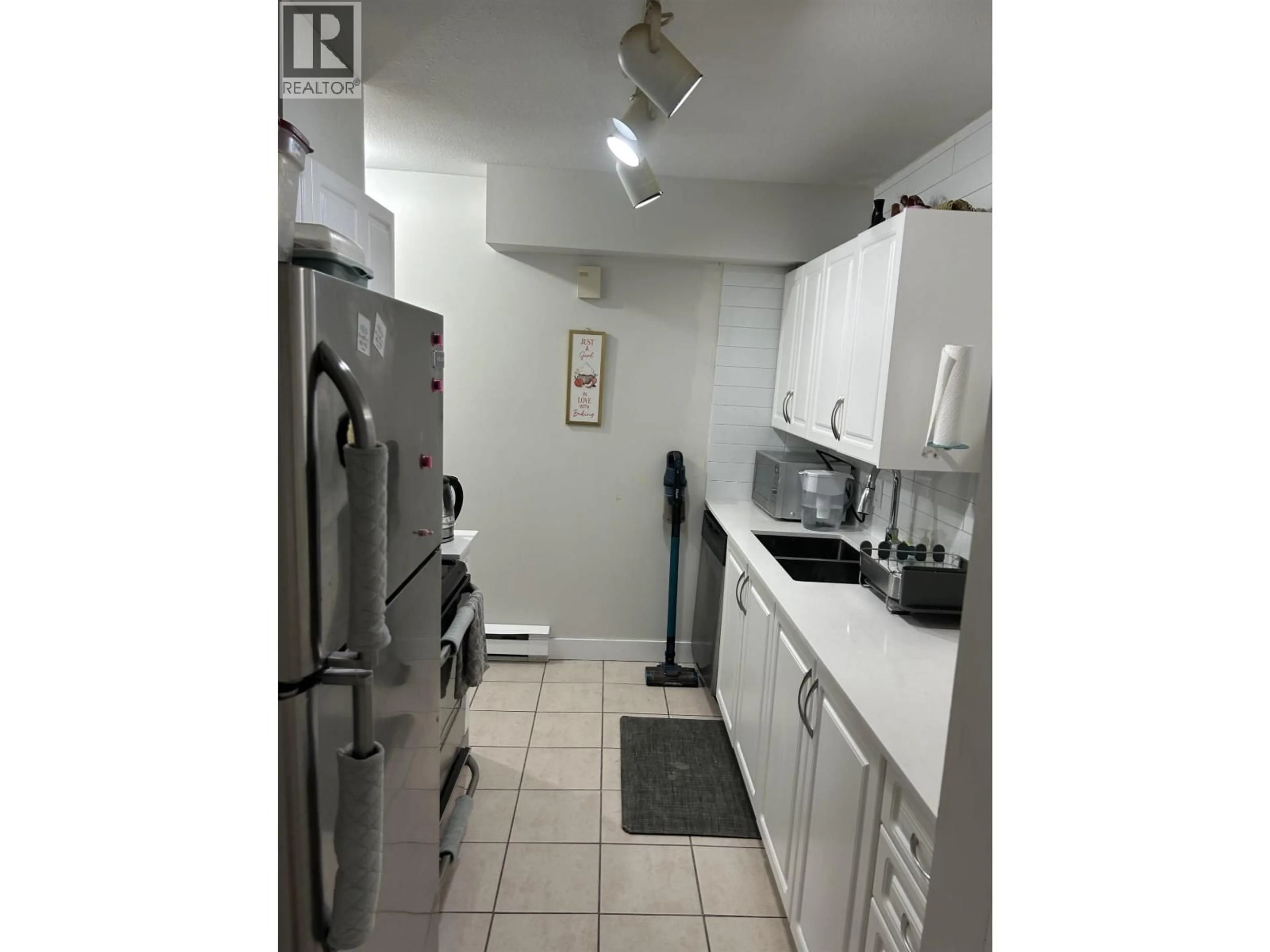 Standard kitchen, unknown for 209 - 3978 ALBERT STREET, Burnaby British Columbia V5C2E1