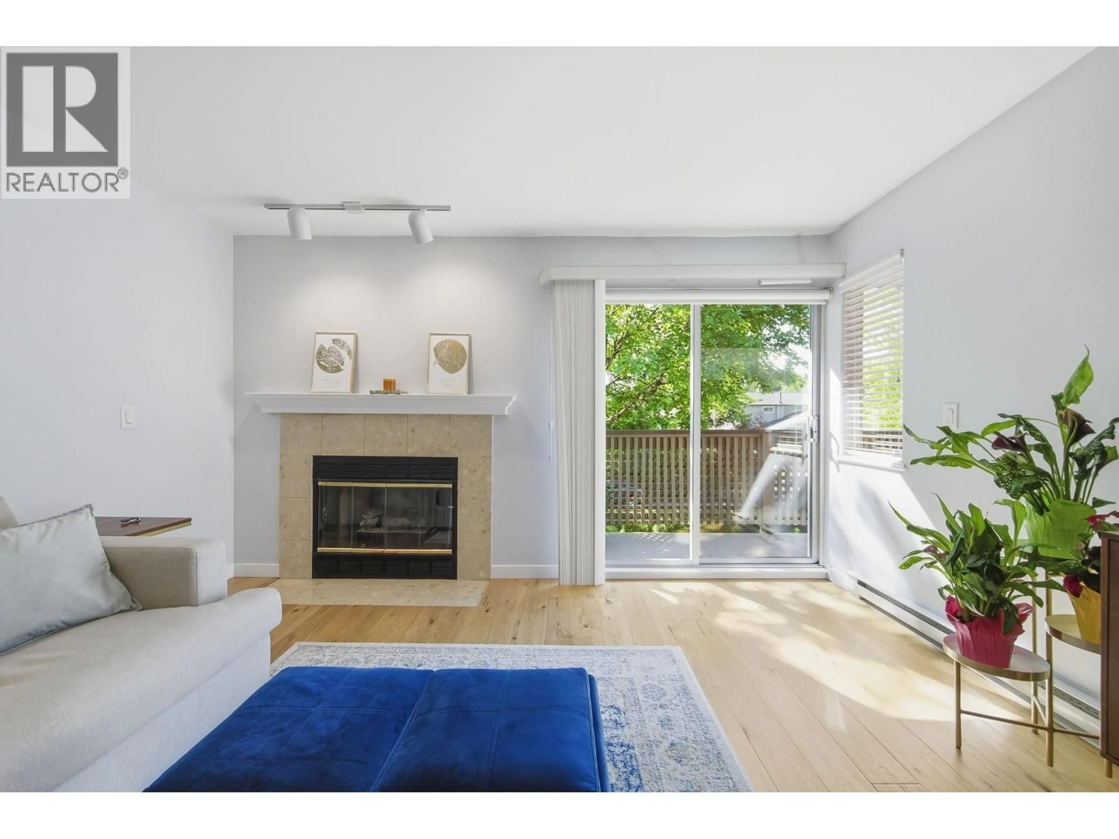 Living room with furniture, unknown for 836 ROCHE POINT DRIVE, North Vancouver British Columbia V7H2T9