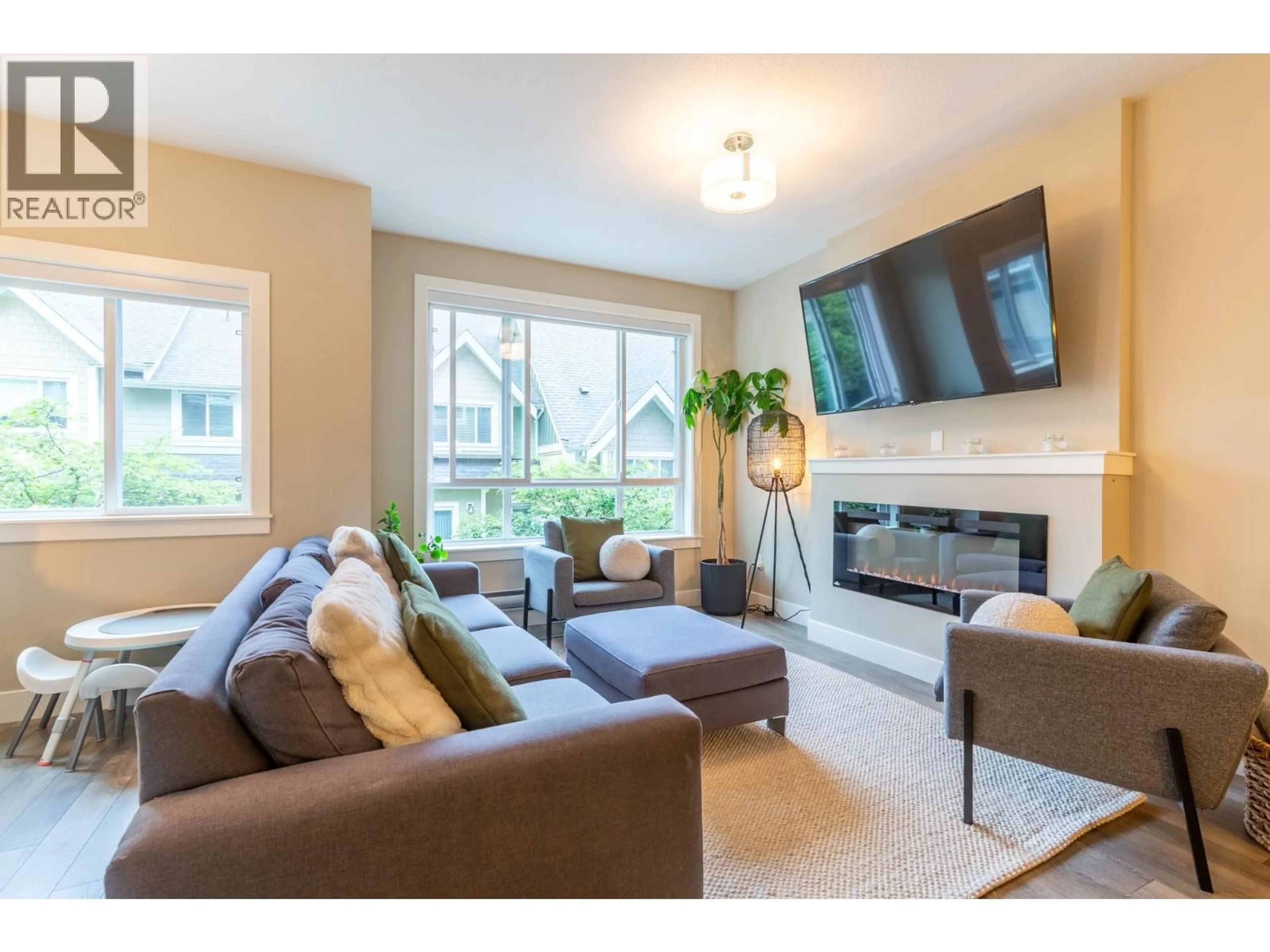 Living room with furniture, unknown for 104 - 1405 DAYTON STREET, Coquitlam British Columbia V3E0L4