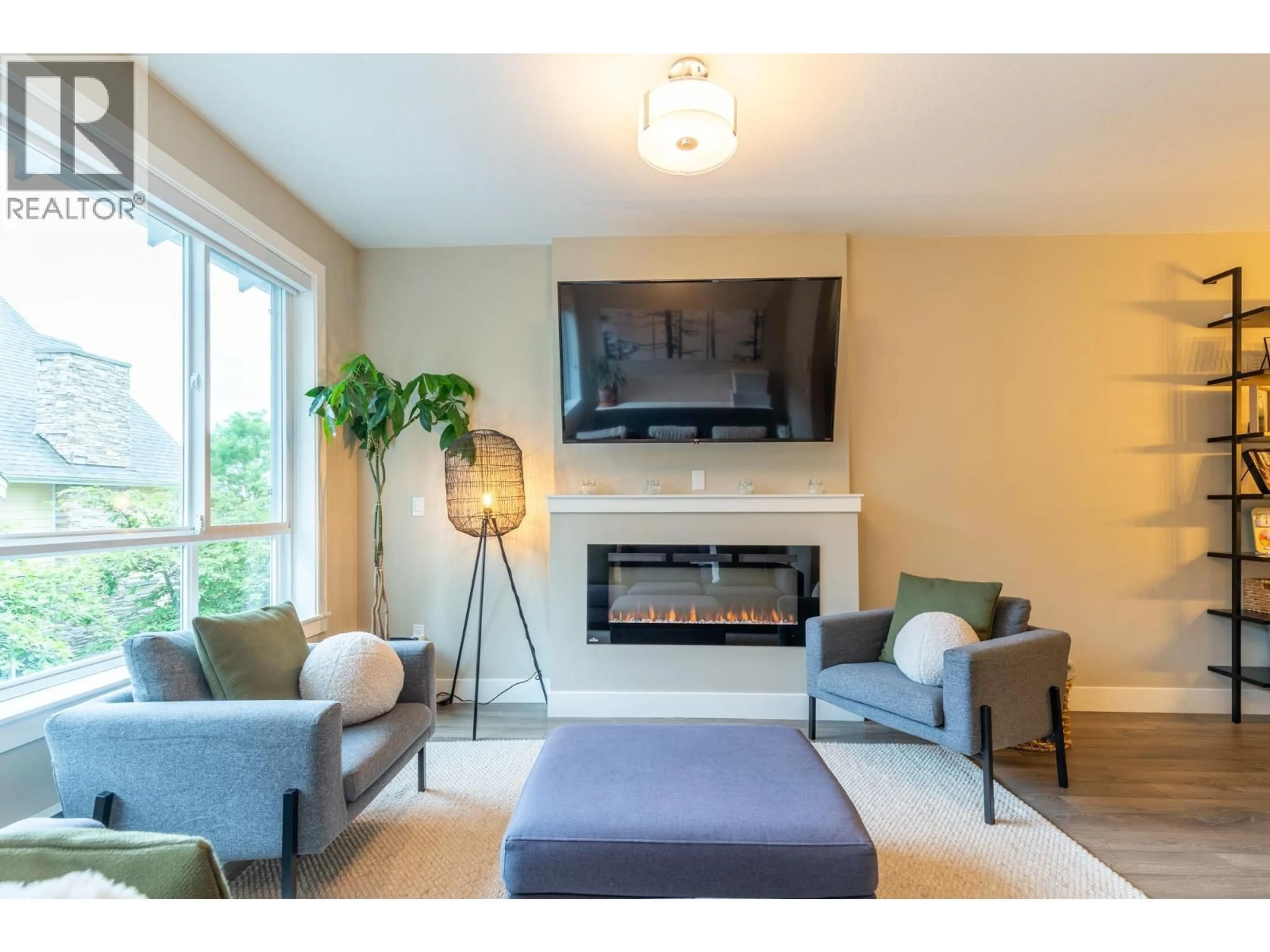 Living room with furniture, unknown for 104 - 1405 DAYTON STREET, Coquitlam British Columbia V3E0L4