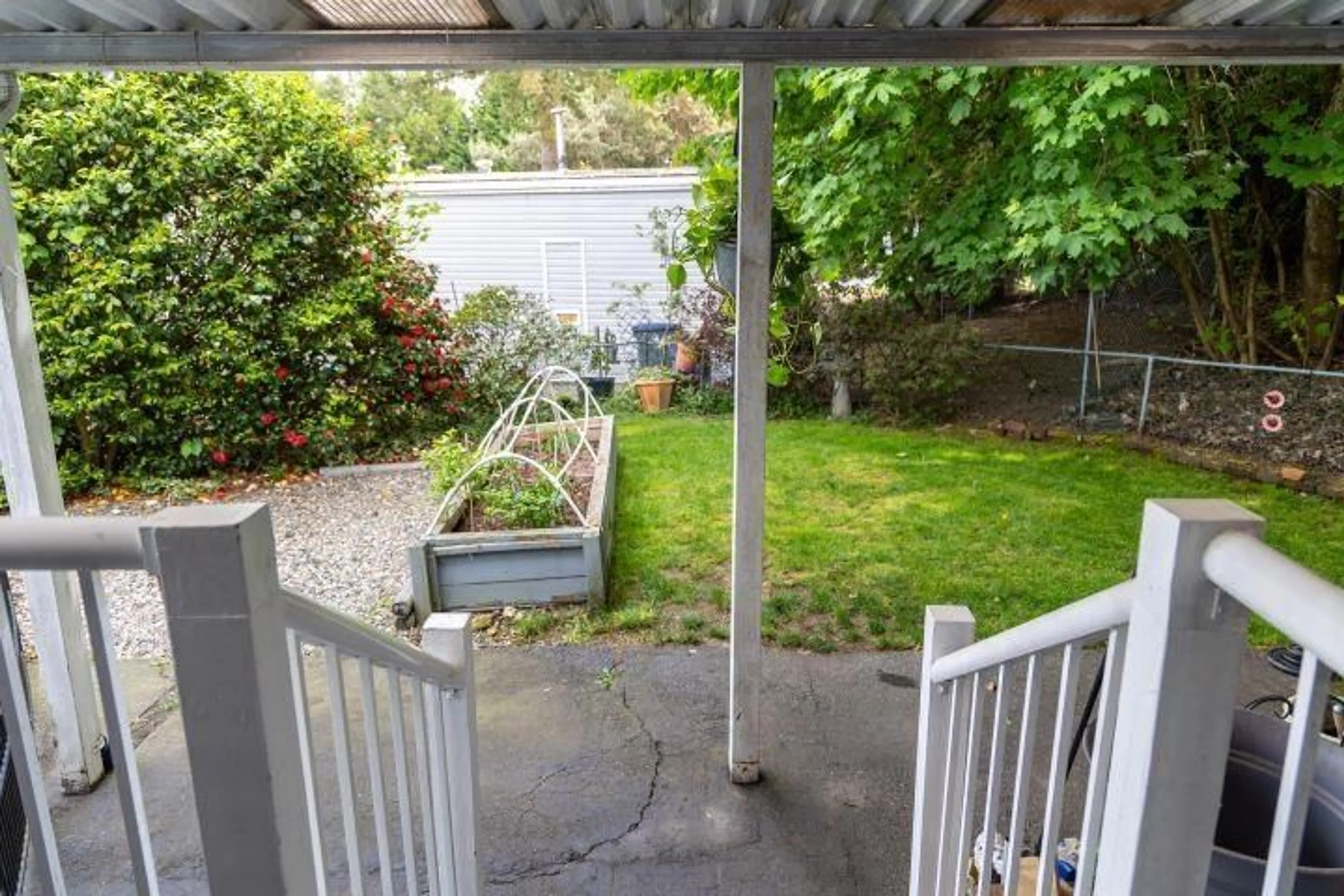 Patio, street for 115 - 8220 KING GEORGE HIGHWAY, Surrey British Columbia V3W6E1