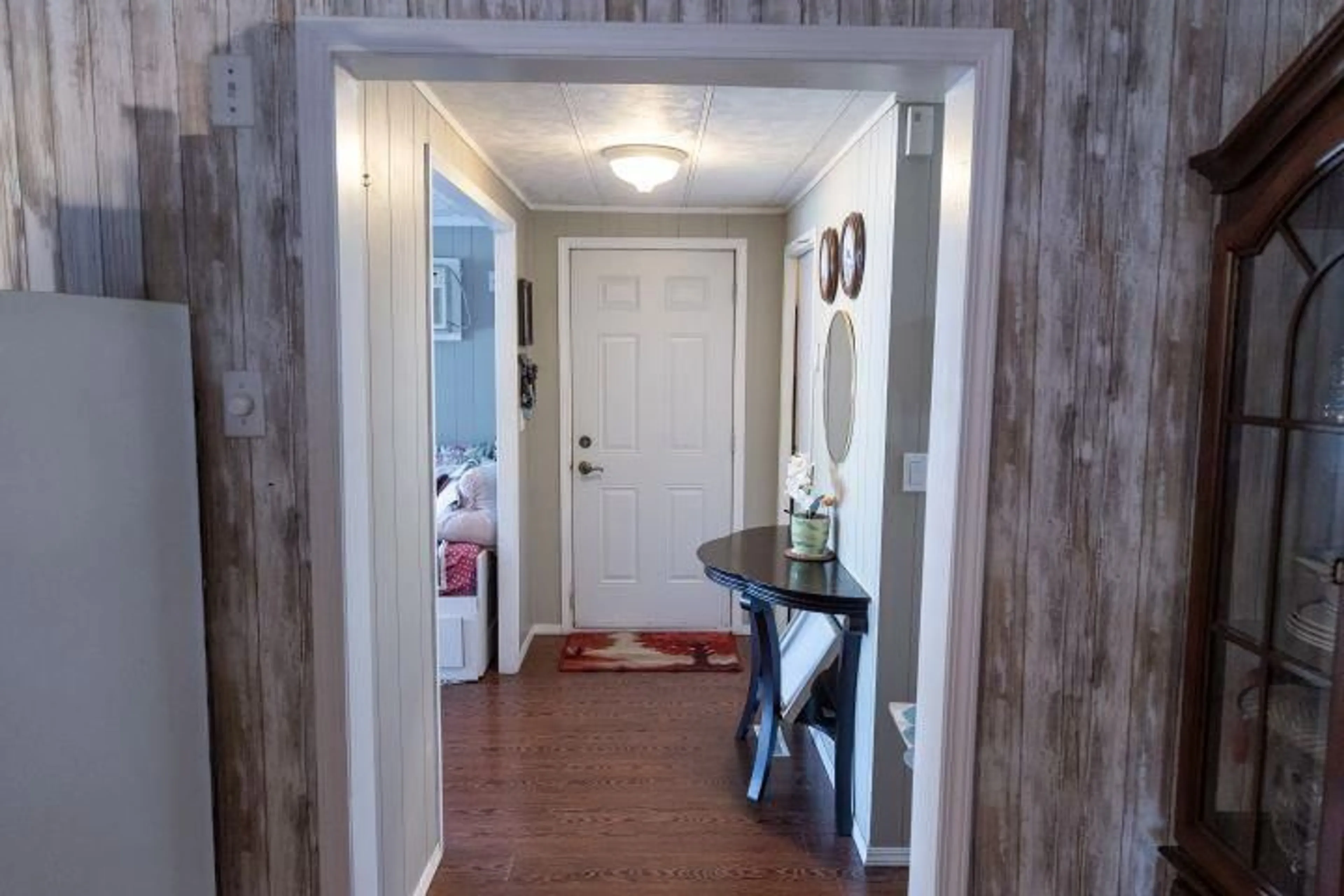 Indoor entryway for 115 - 8220 KING GEORGE HIGHWAY, Surrey British Columbia V3W6E1