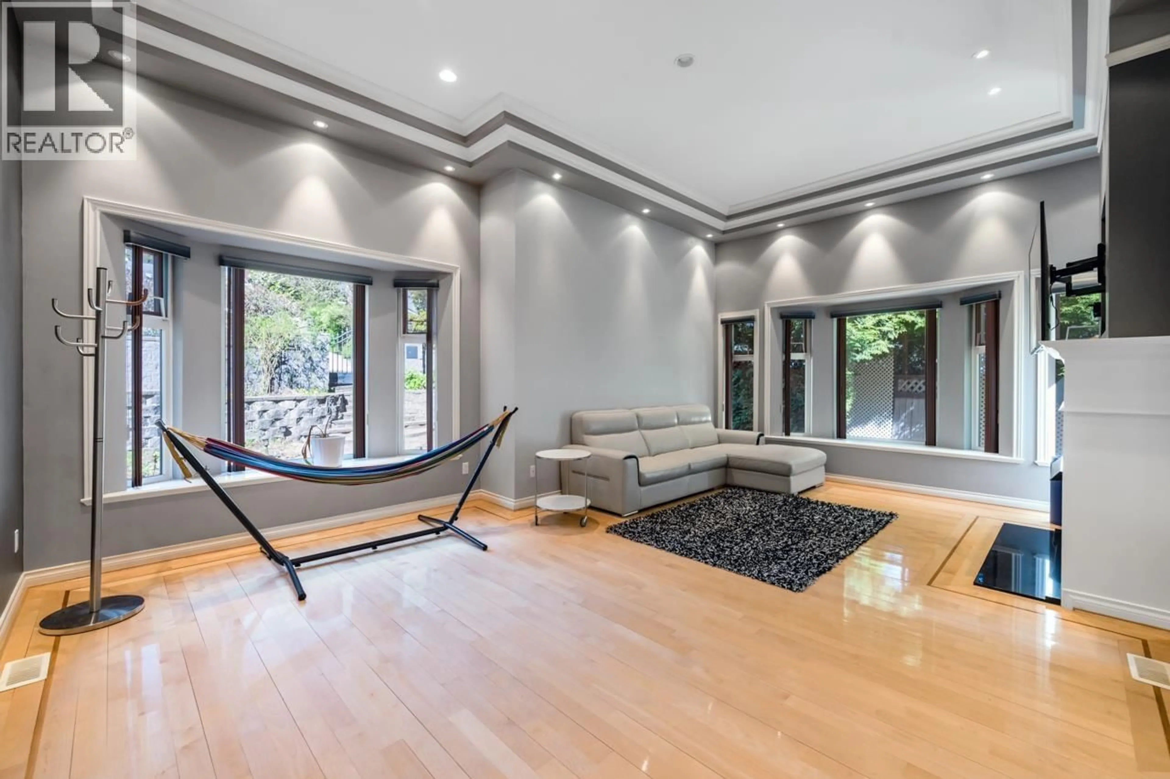 Unknown for 6030 ELGIN AVENUE, Burnaby British Columbia V5H3S4