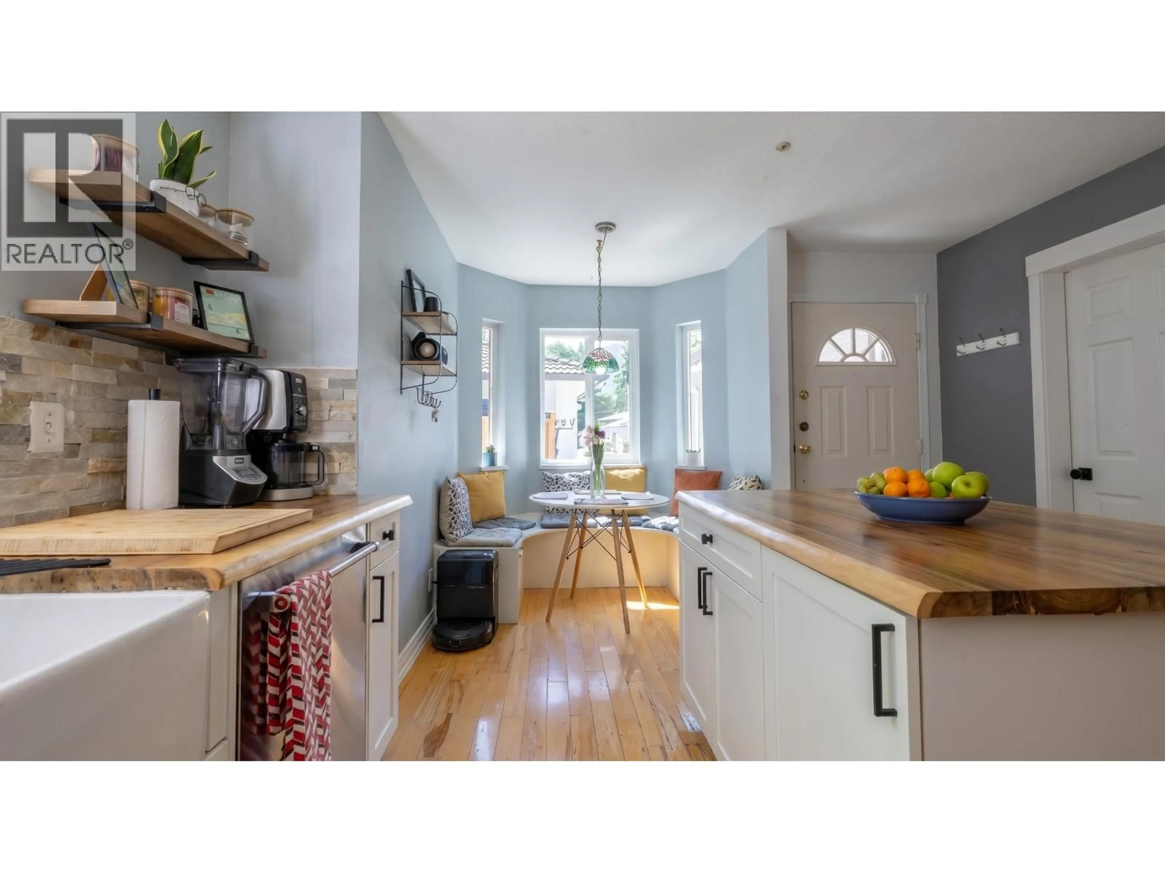 Open concept kitchen, wood/laminate floor for 40 - 2401 MAMQUAM ROAD, Squamish British Columbia V8B0H6