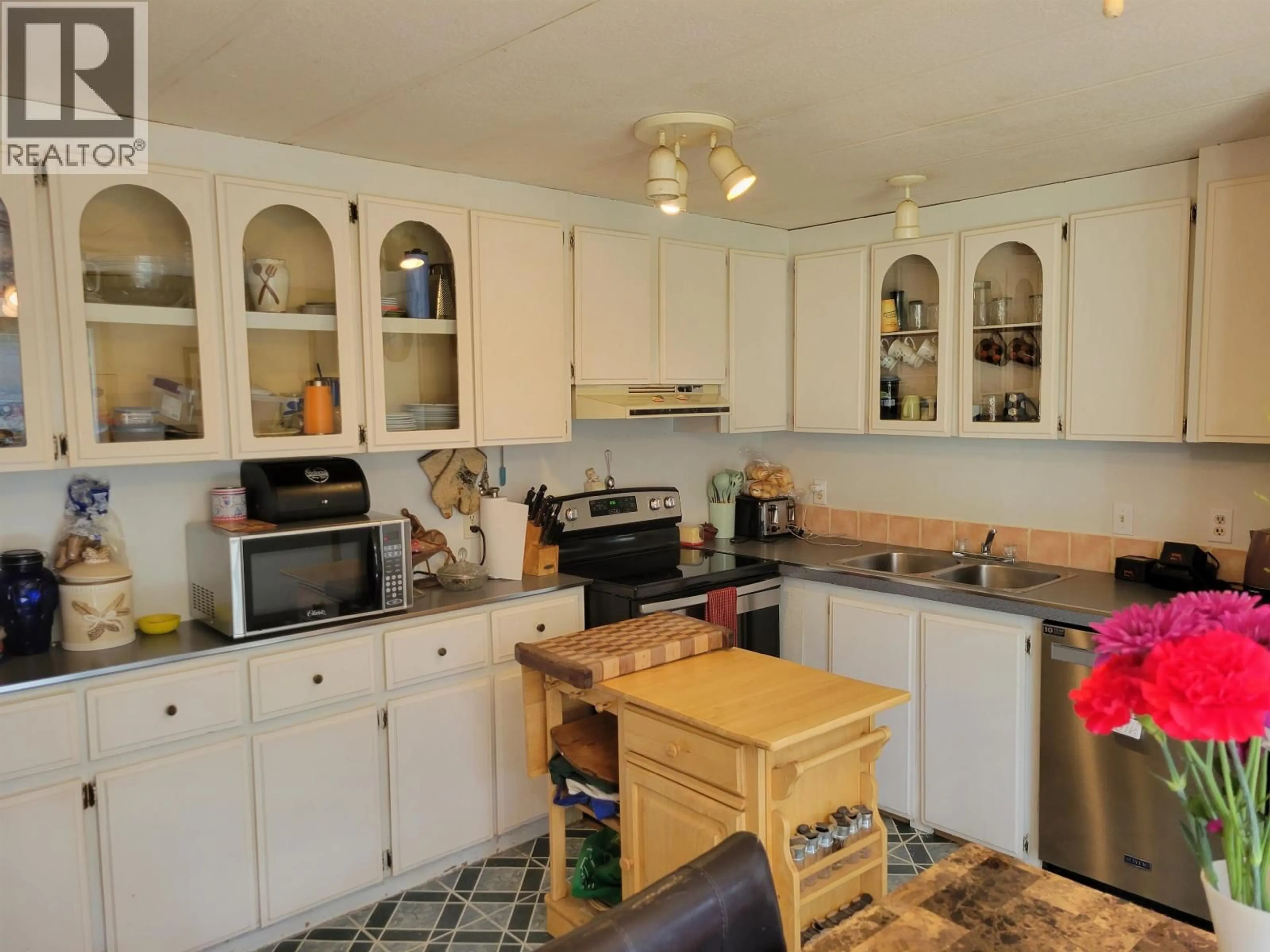 Standard kitchen, unknown for 955 NECHAKO AVENUE, Vanderhoof British Columbia V0J3A1