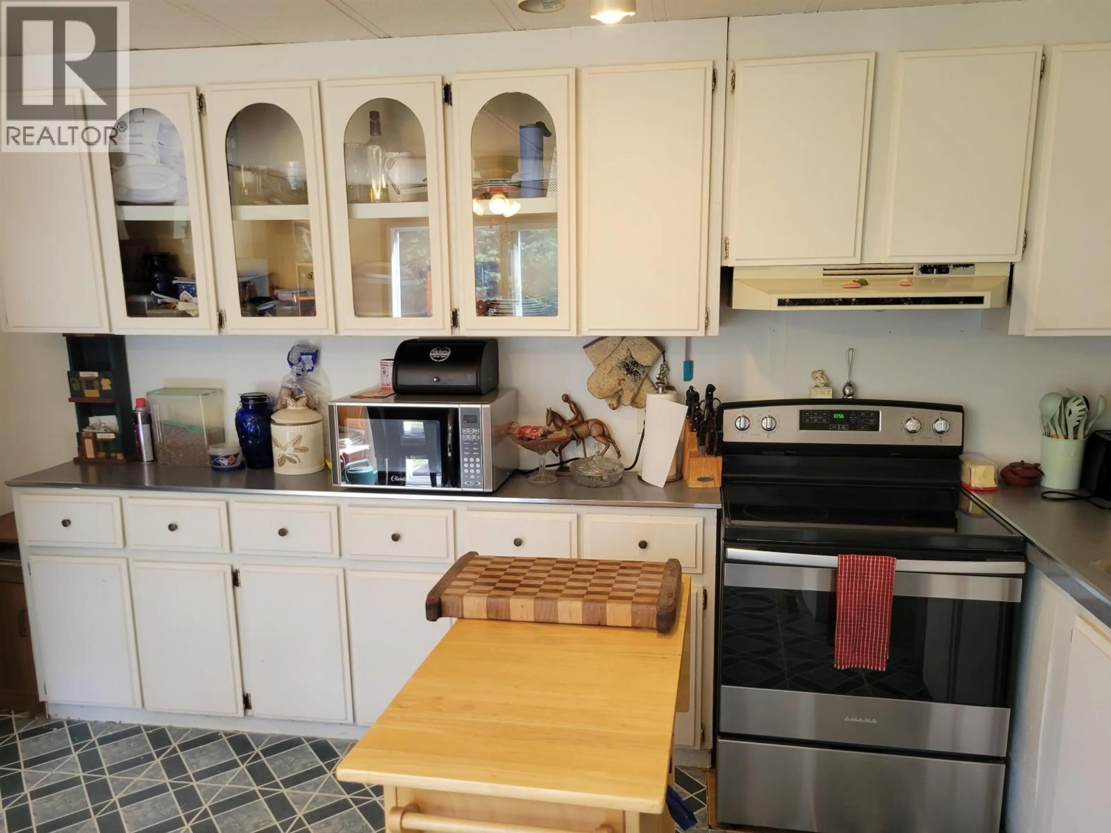 Standard kitchen, unknown for 955 NECHAKO AVENUE, Vanderhoof British Columbia V0J3A1