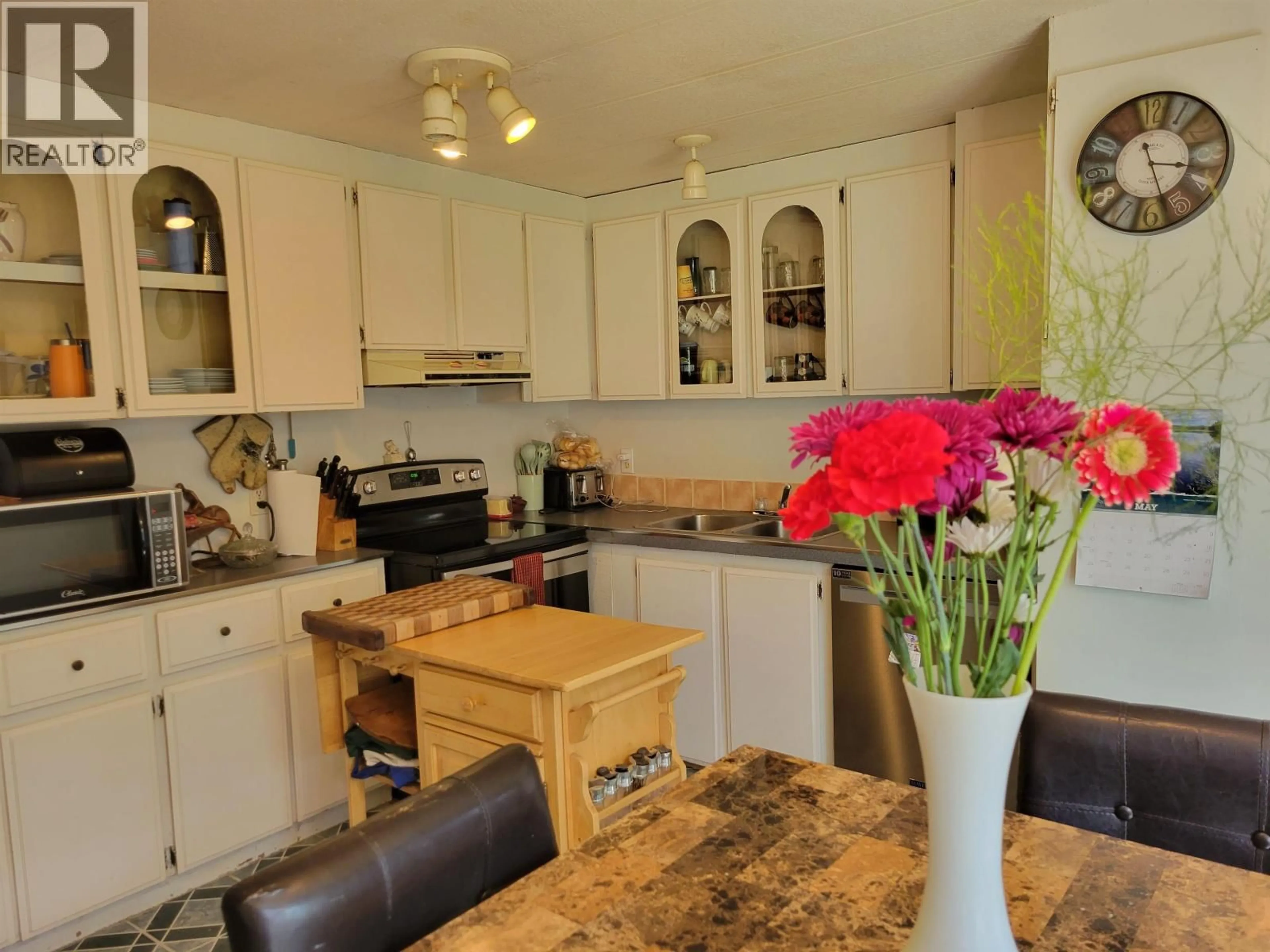 Open concept kitchen, unknown for 955 NECHAKO AVENUE, Vanderhoof British Columbia V0J3A1
