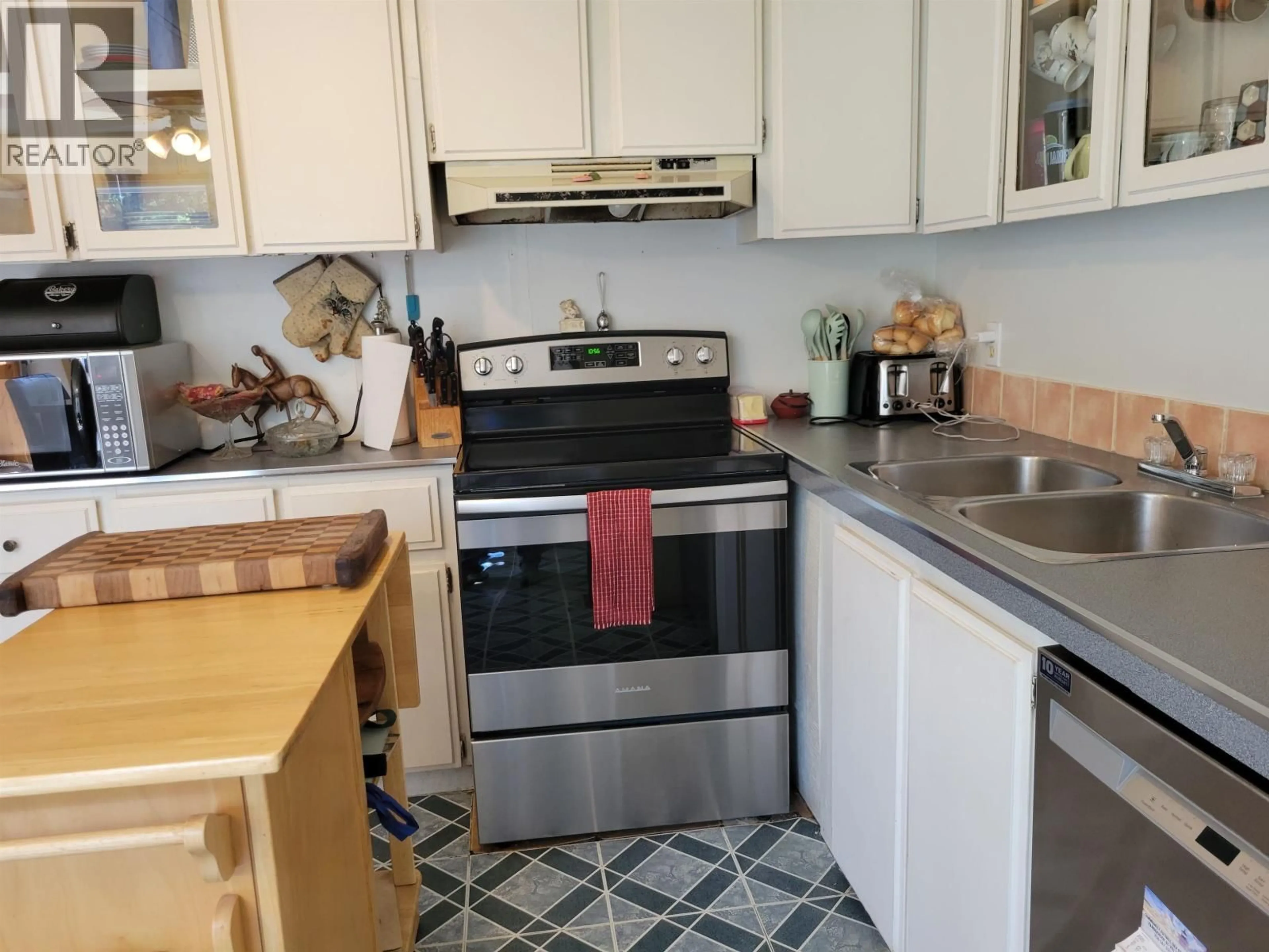 Standard kitchen, unknown for 955 NECHAKO AVENUE, Vanderhoof British Columbia V0J3A1